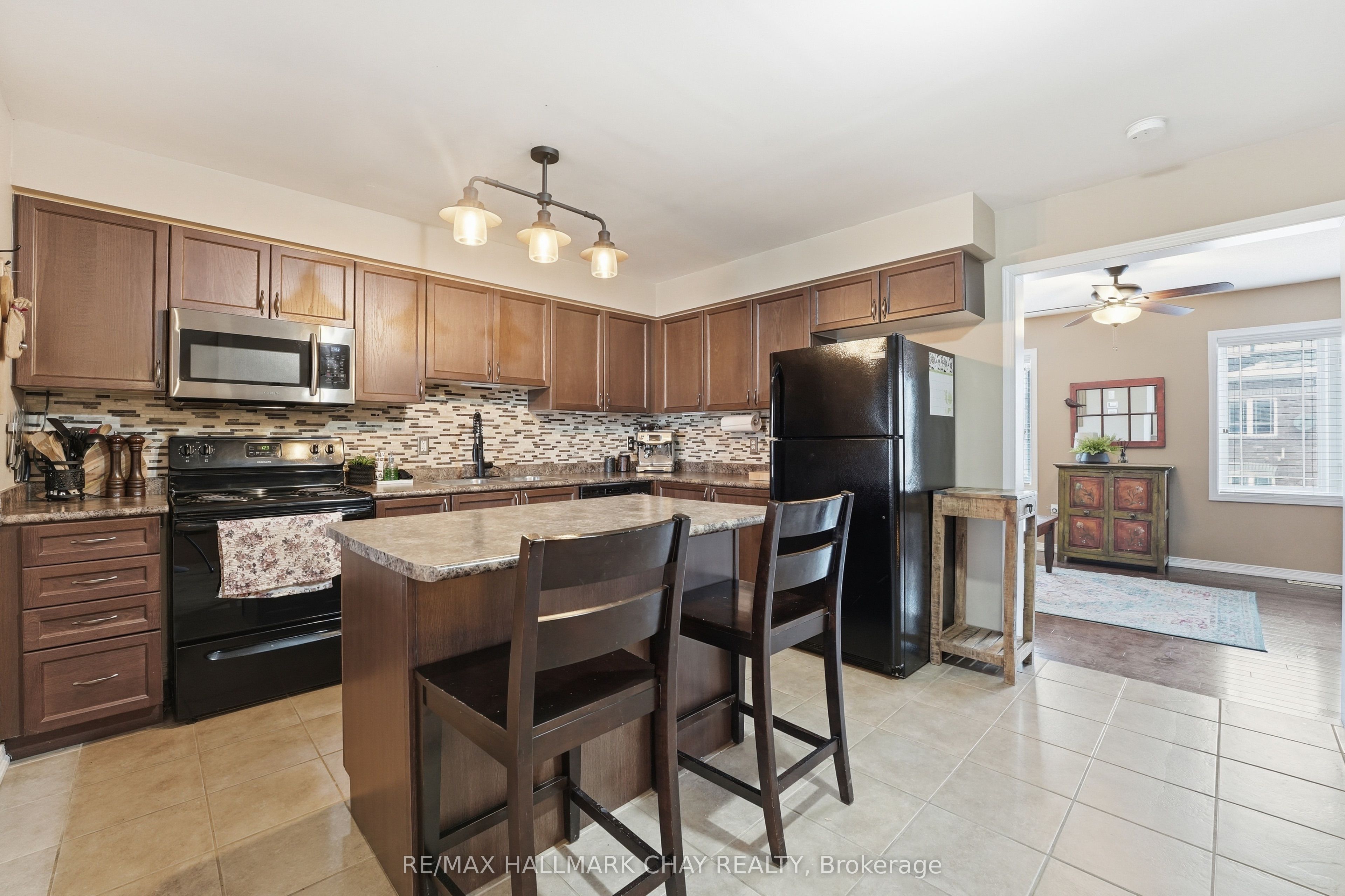 1280 Coleman Crescent Property Photo 6