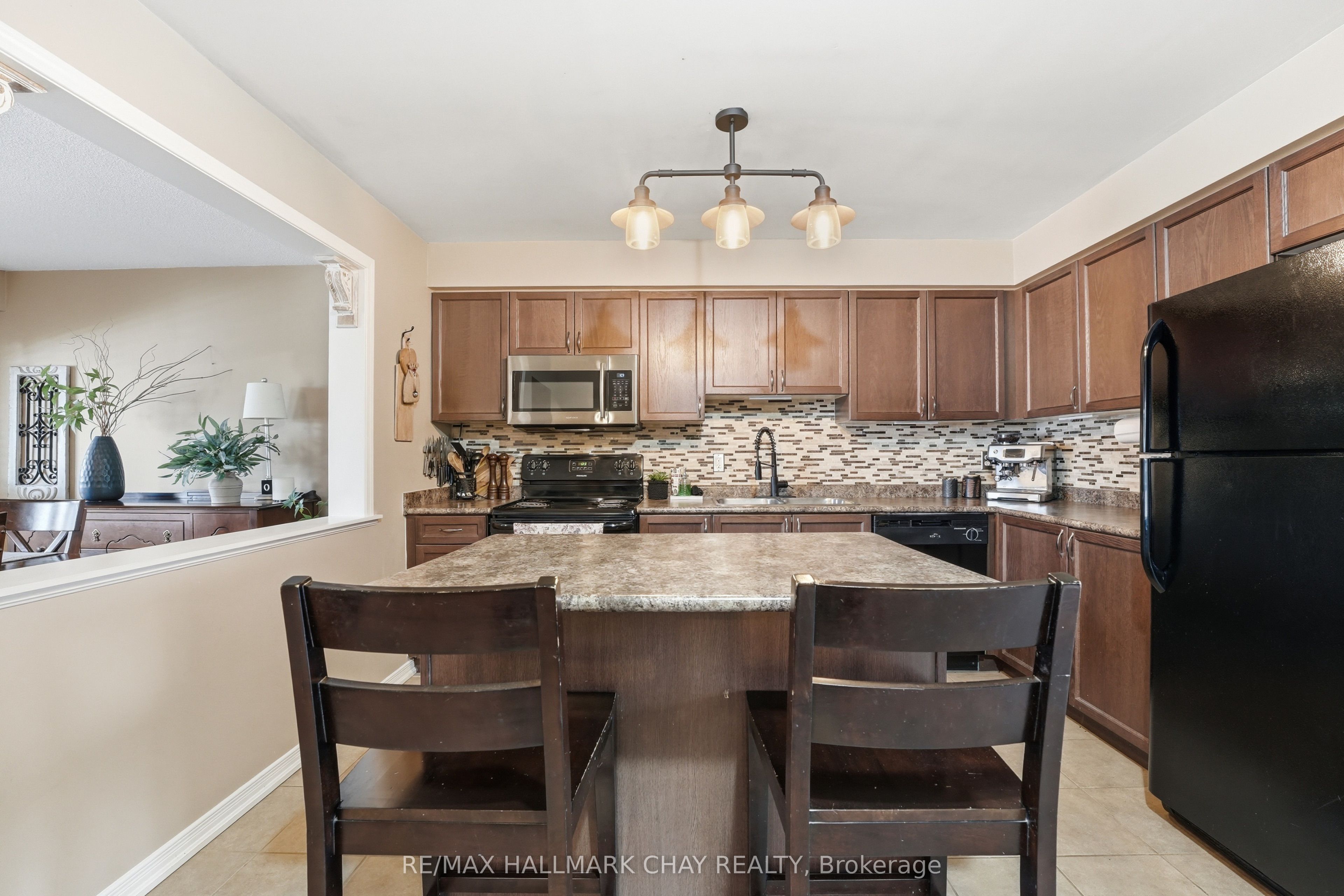 1280 Coleman Crescent Property Photo 7