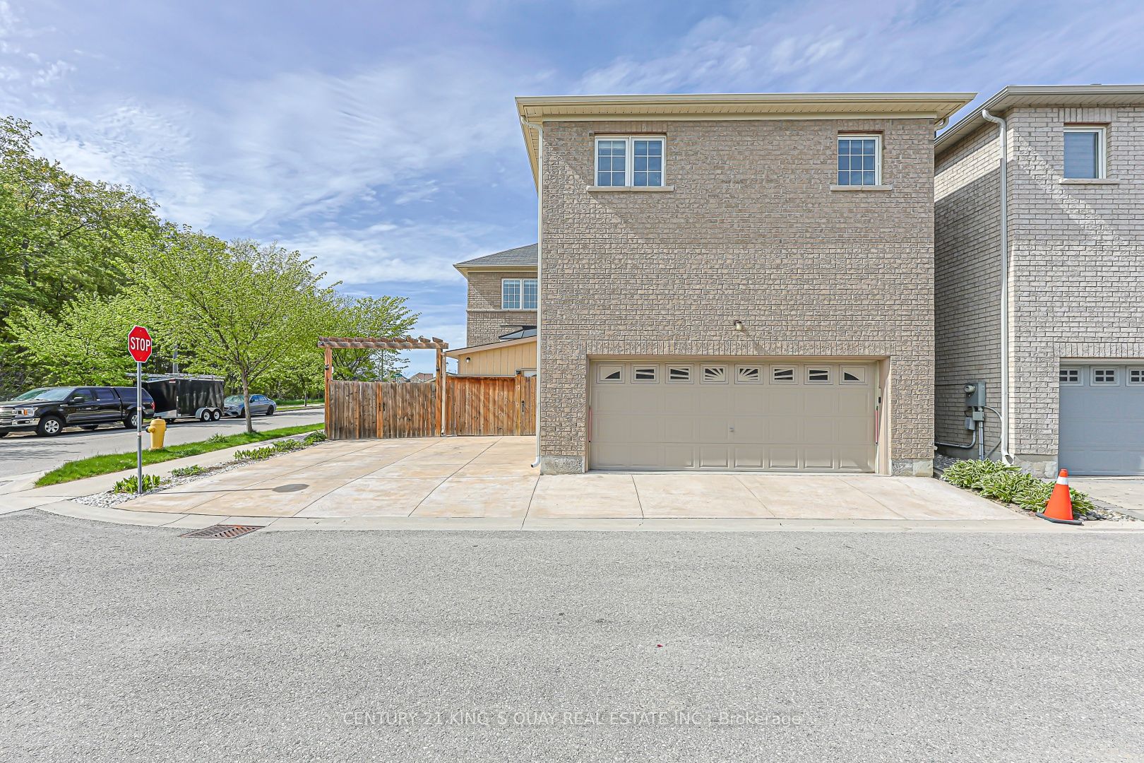 1 Bloom Street Property Photo 31