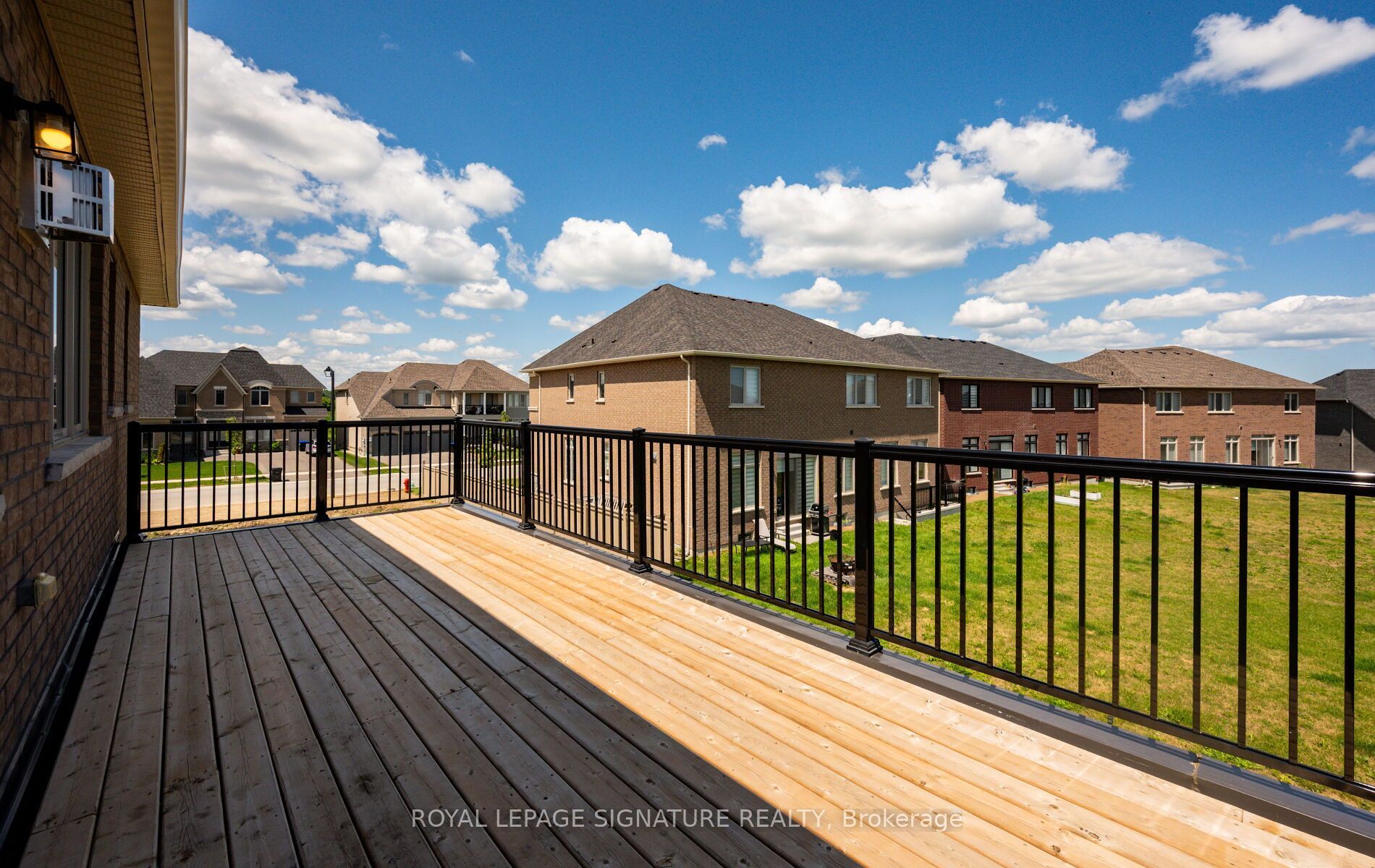 8 Mayflower Gardens Property Photo 32