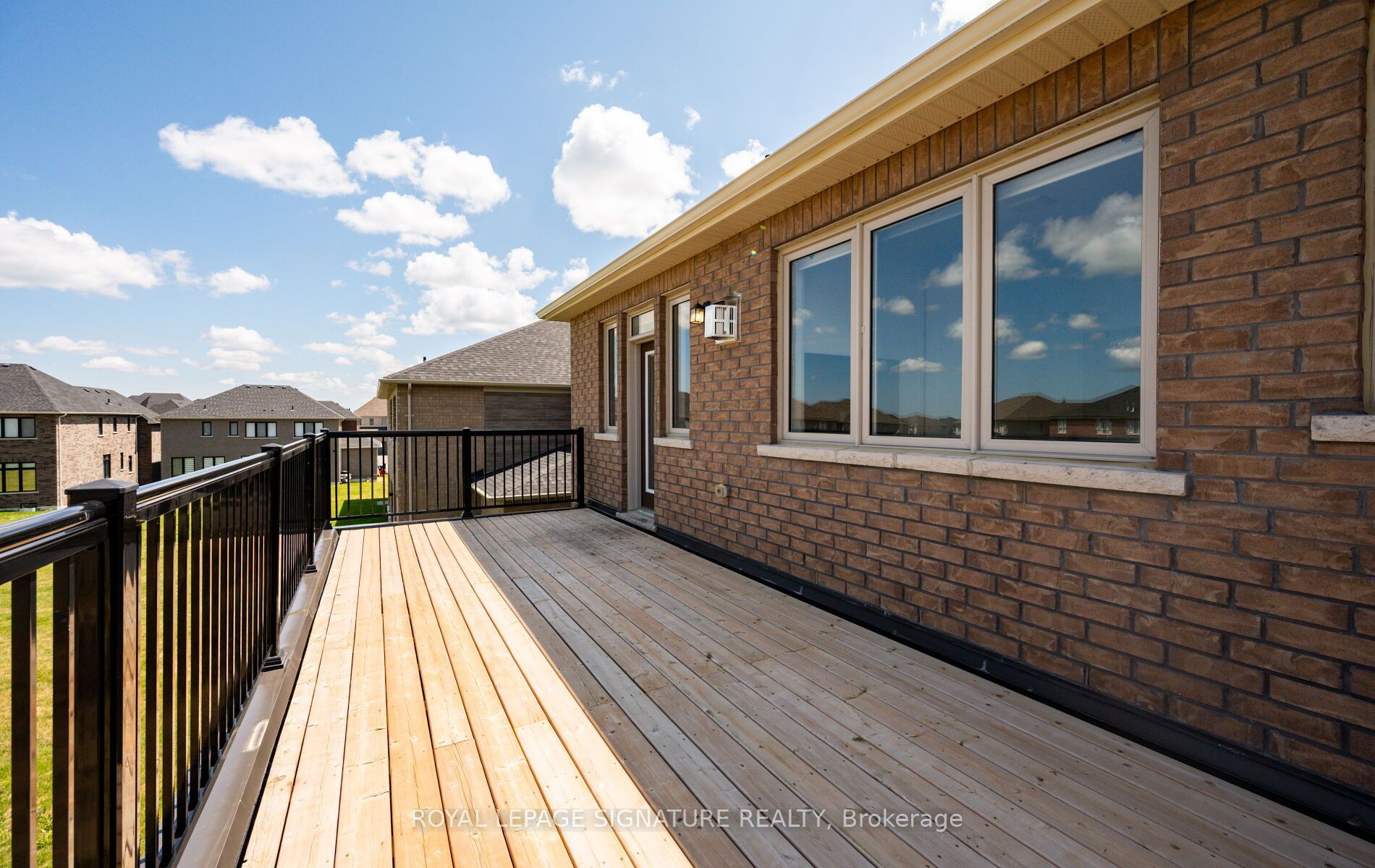8 Mayflower Gardens Property Photo 33