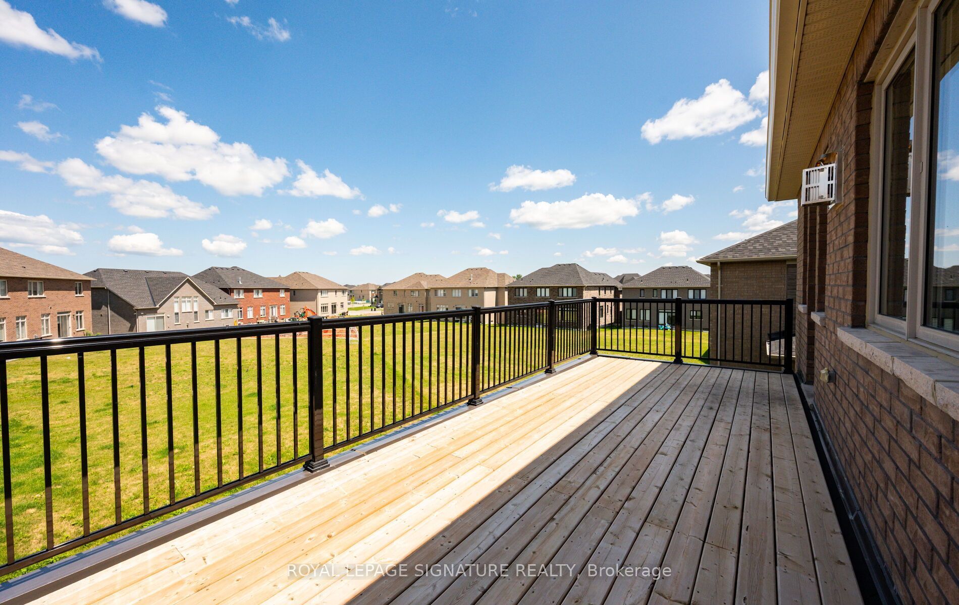 8 Mayflower Gardens Property Photo 35