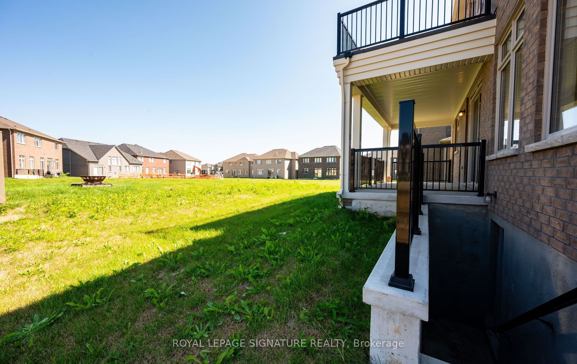 8 Mayflower Gardens Property Photo 37