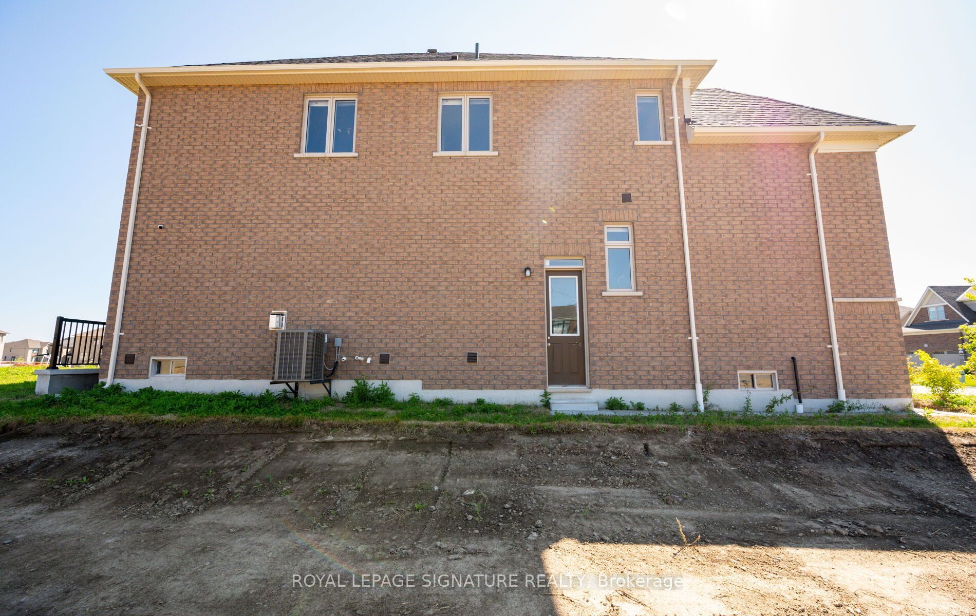 8 Mayflower Gardens Property Photo 38
