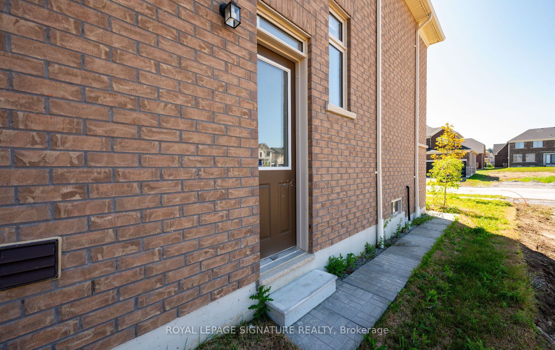 8 Mayflower Gardens Property Photo 39