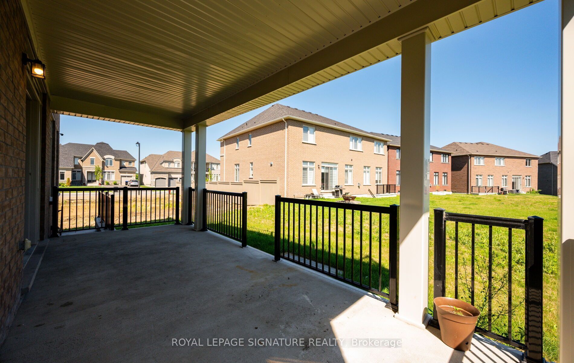 8 Mayflower Gardens Property Photo 41