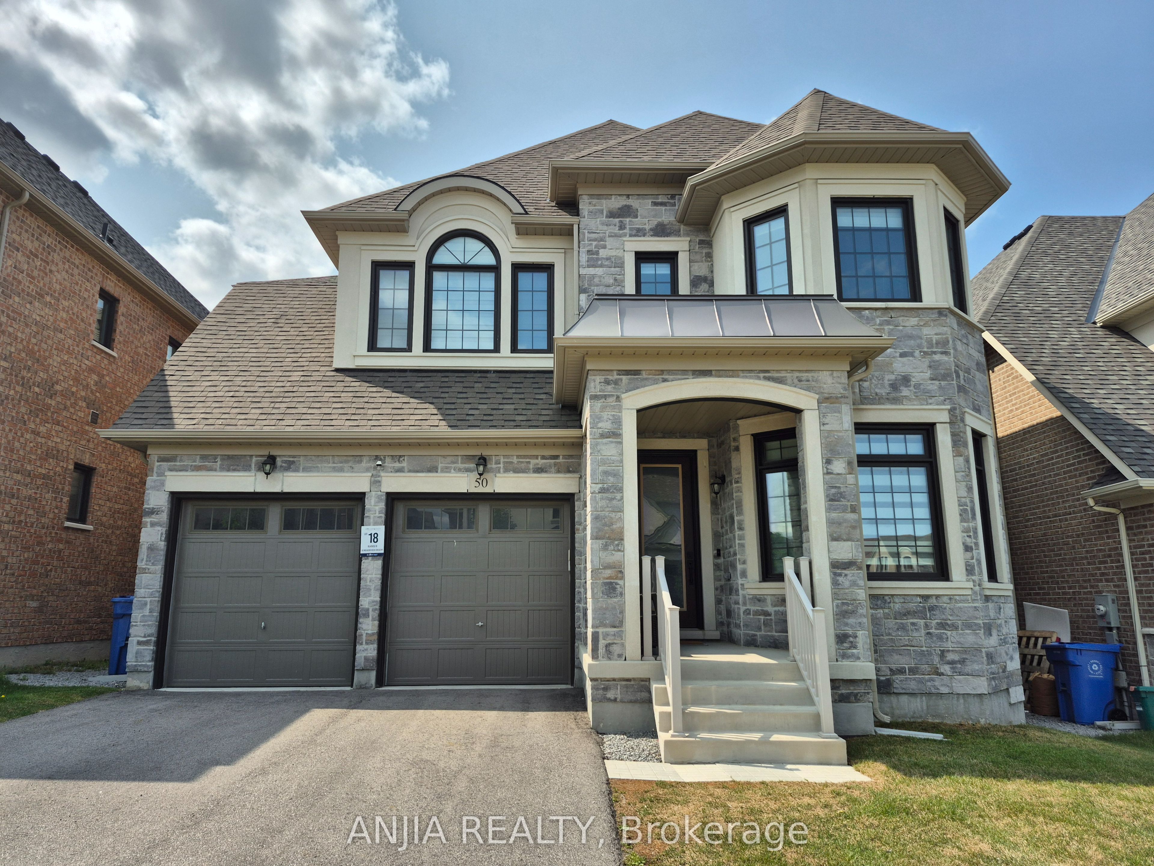 50 Meadow Vista Crescent Upper Property Photo 1