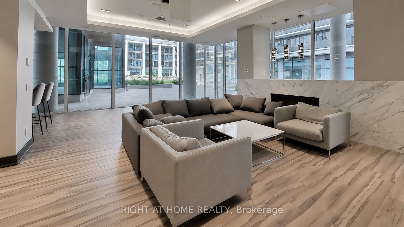 9618 Yonge Street 1010 Property Photo 2
