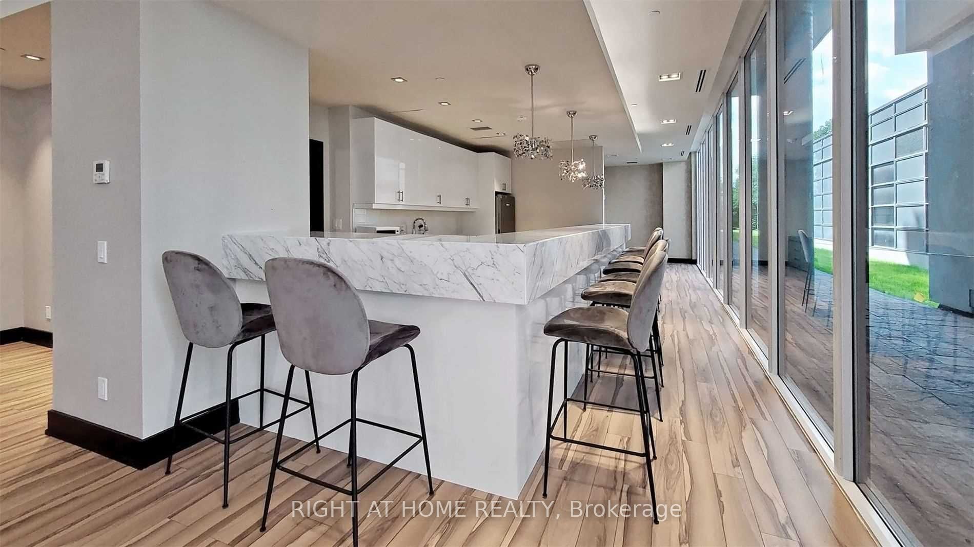 9618 Yonge Street 1010 Property Photo 8