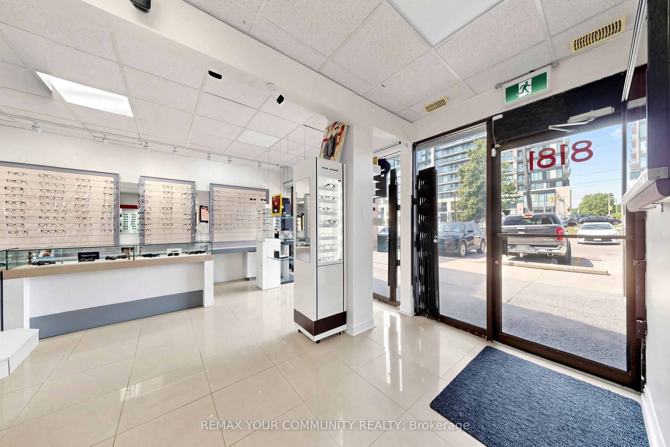 8181 Yonge Street Property Photo 4
