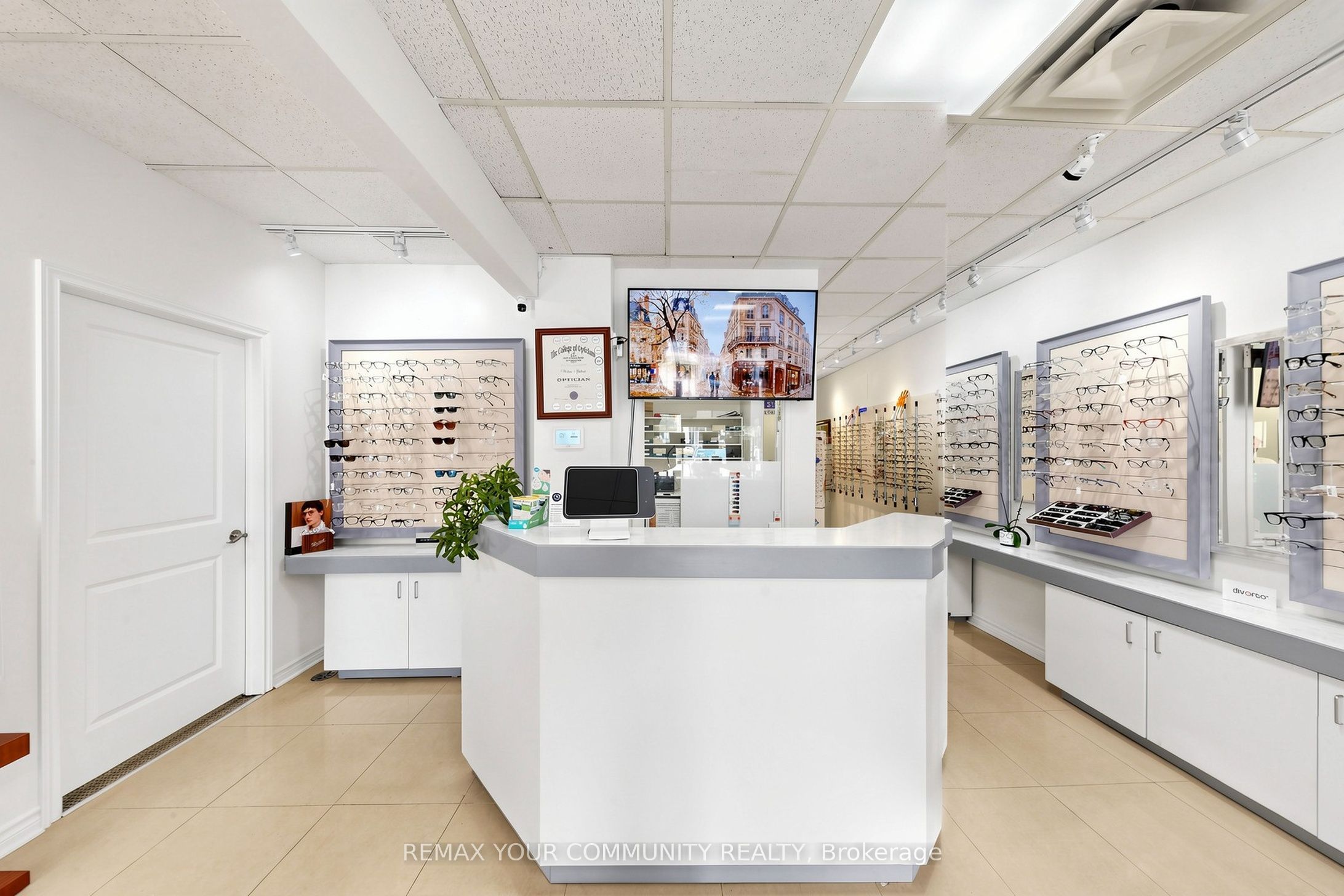 8181 Yonge Street Property Photo 5