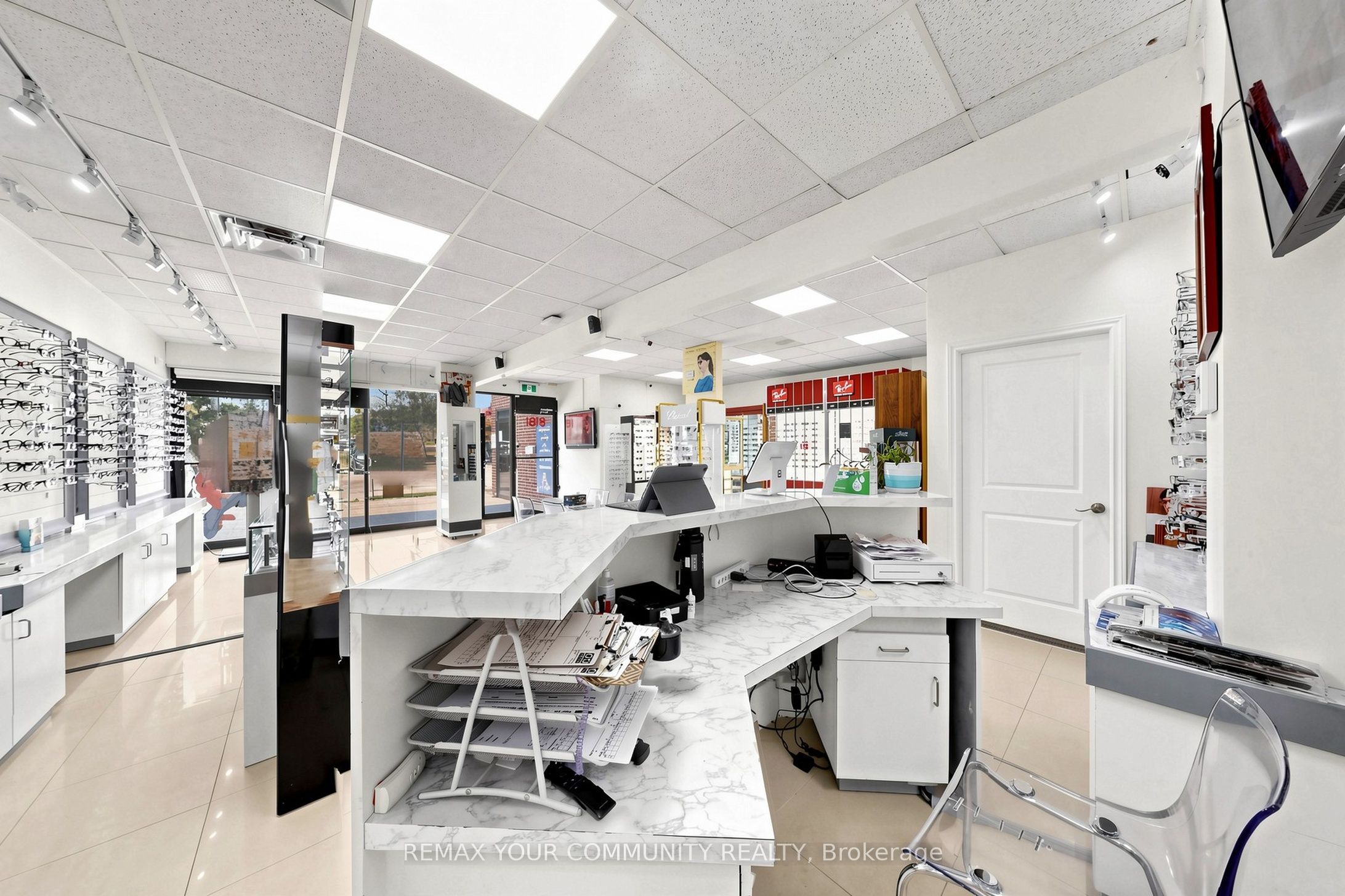 8181 Yonge Street Property Photo 6