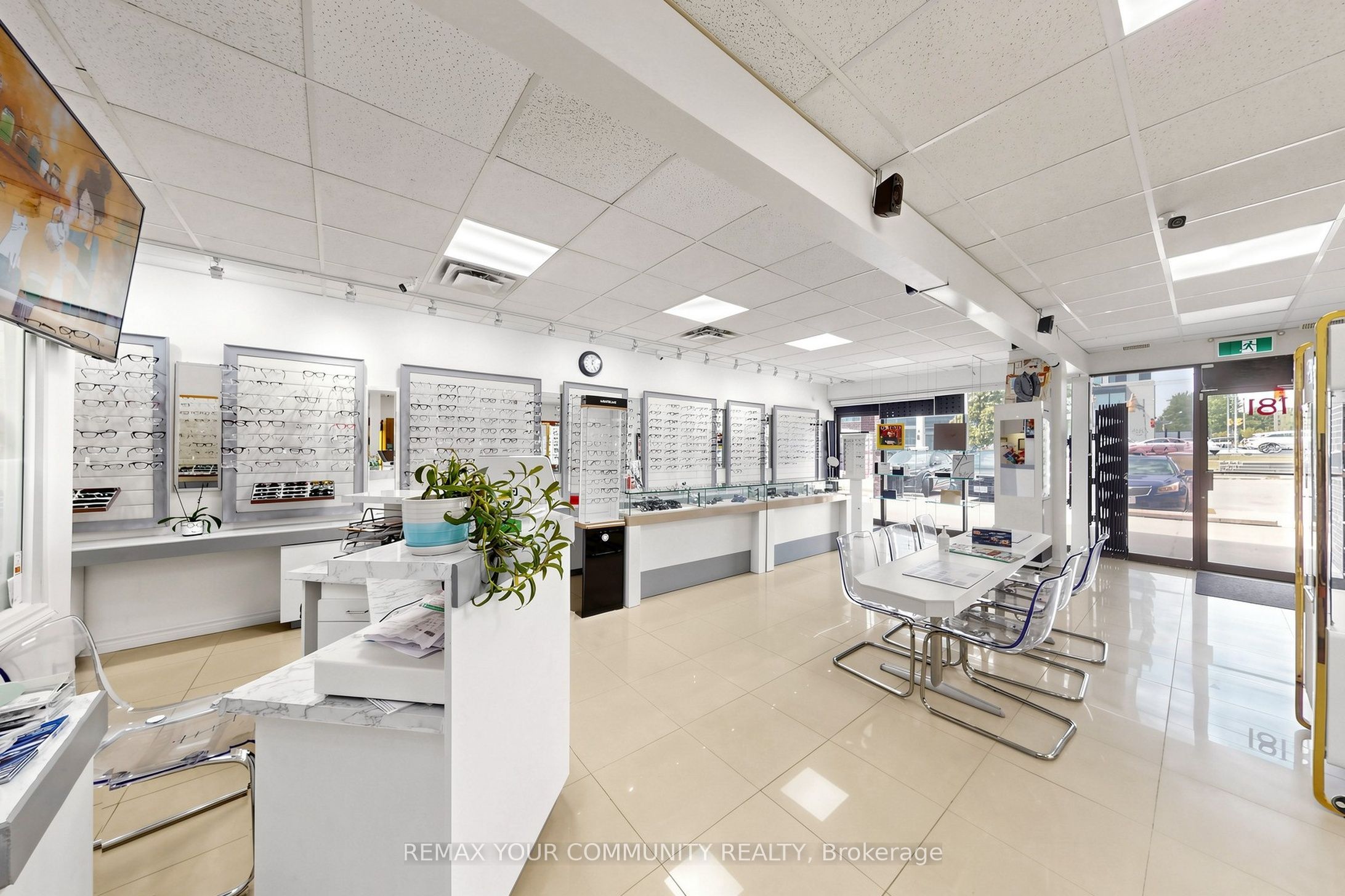 8181 Yonge Street Property Photo 7