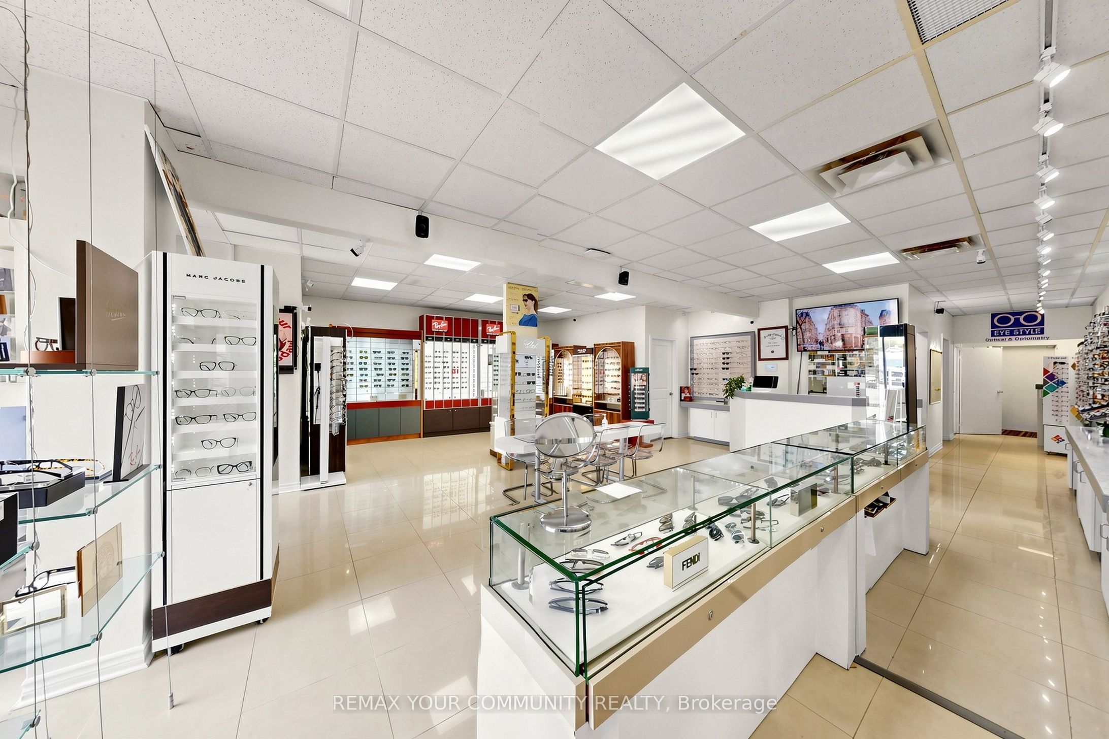 8181 Yonge Street Property Photo 9