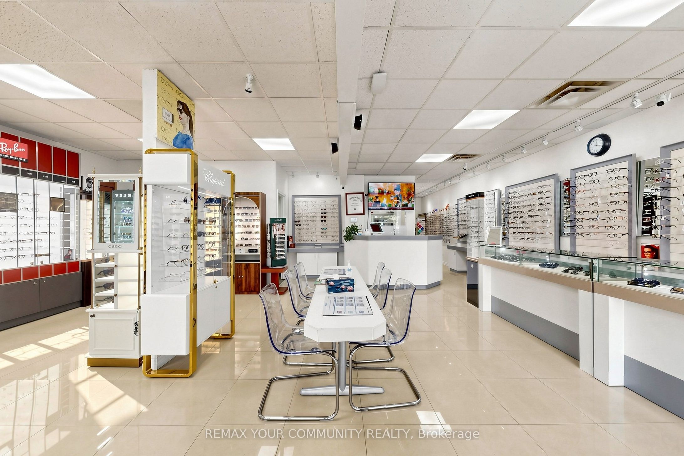 8181 Yonge Street Property Photo 11