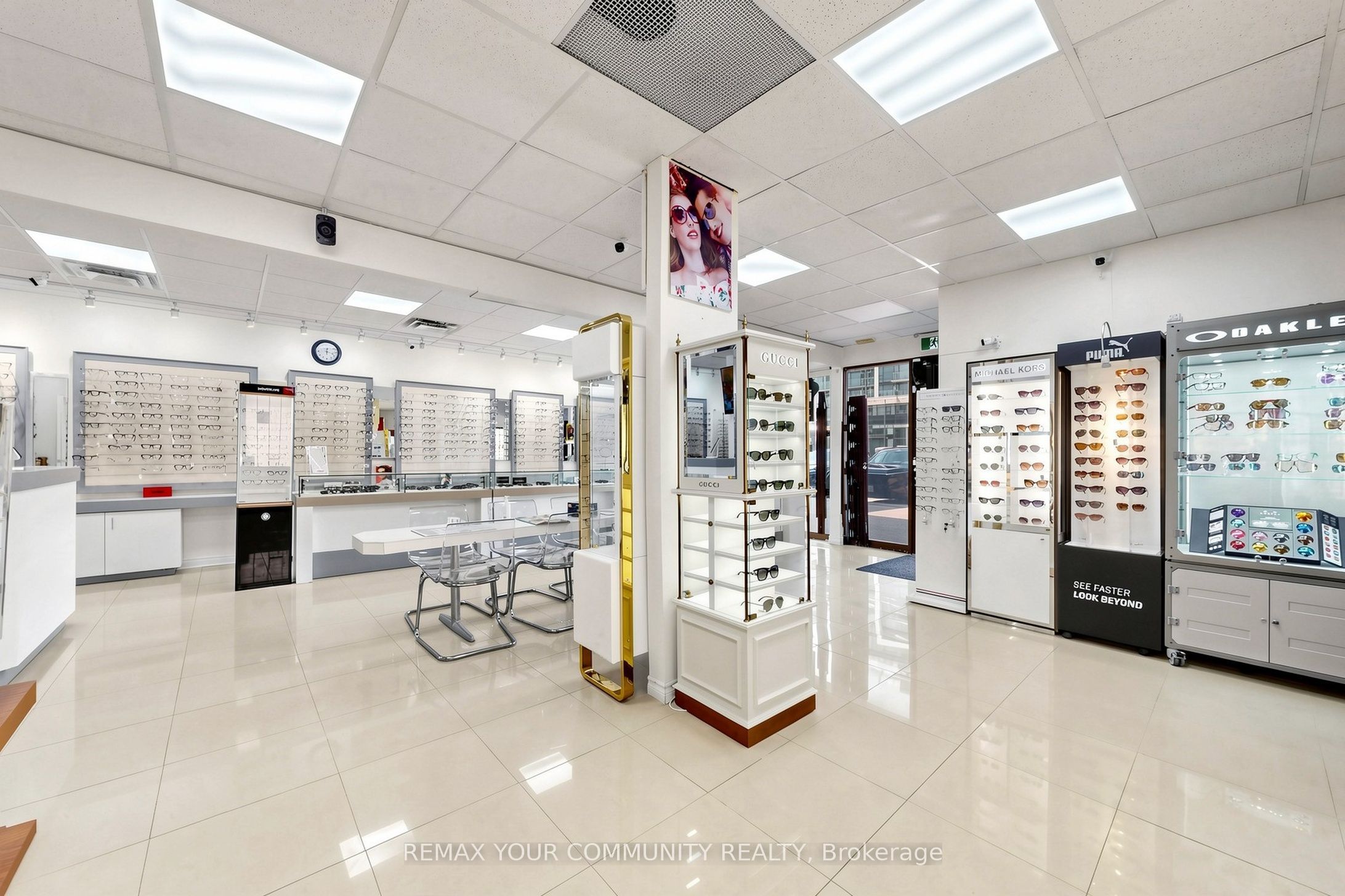 8181 Yonge Street Property Photo 16
