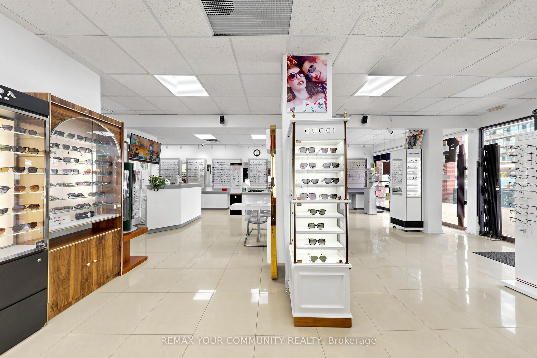8181 Yonge Street Property Photo 17