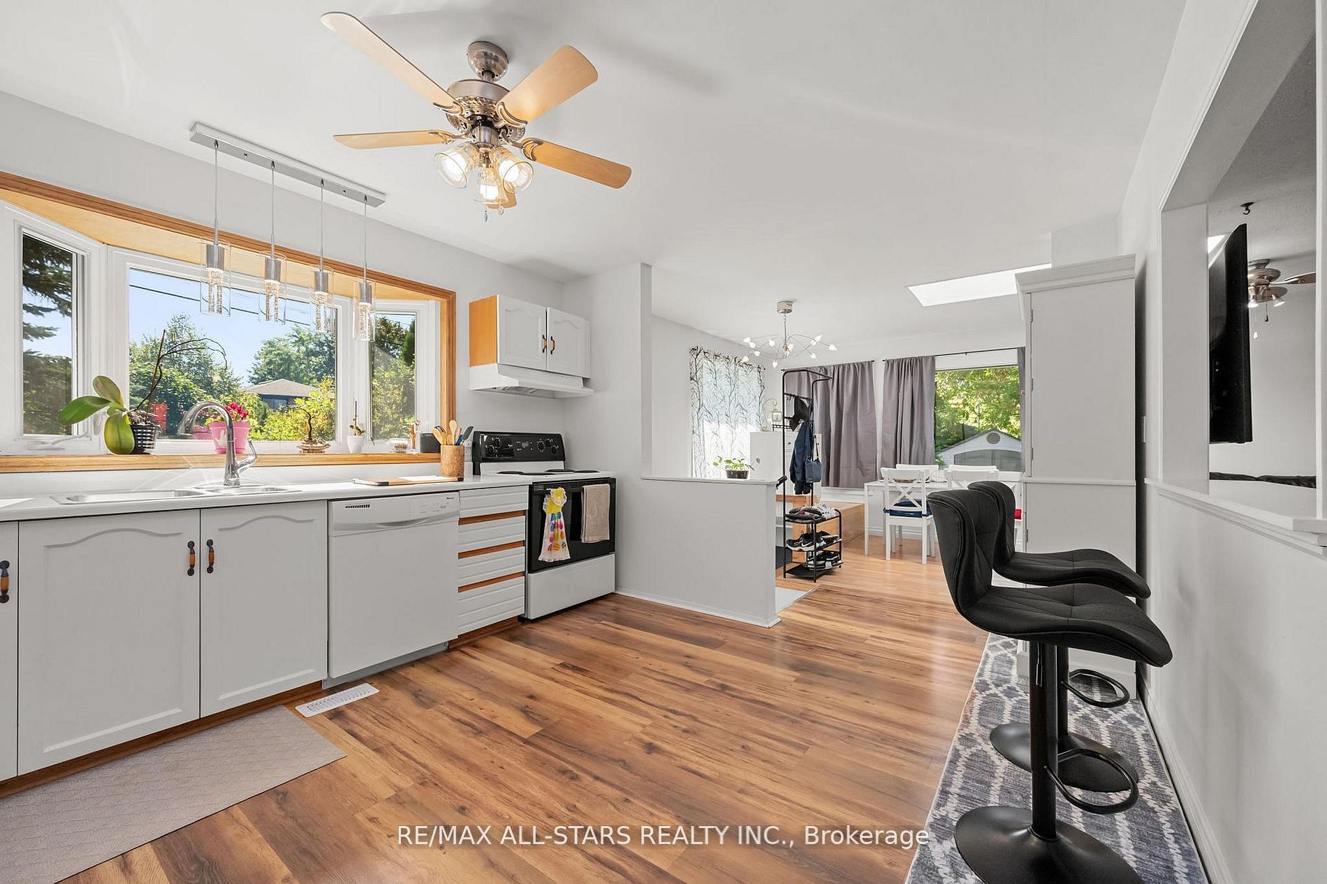 40 Riverglen Drive Property Photo 9