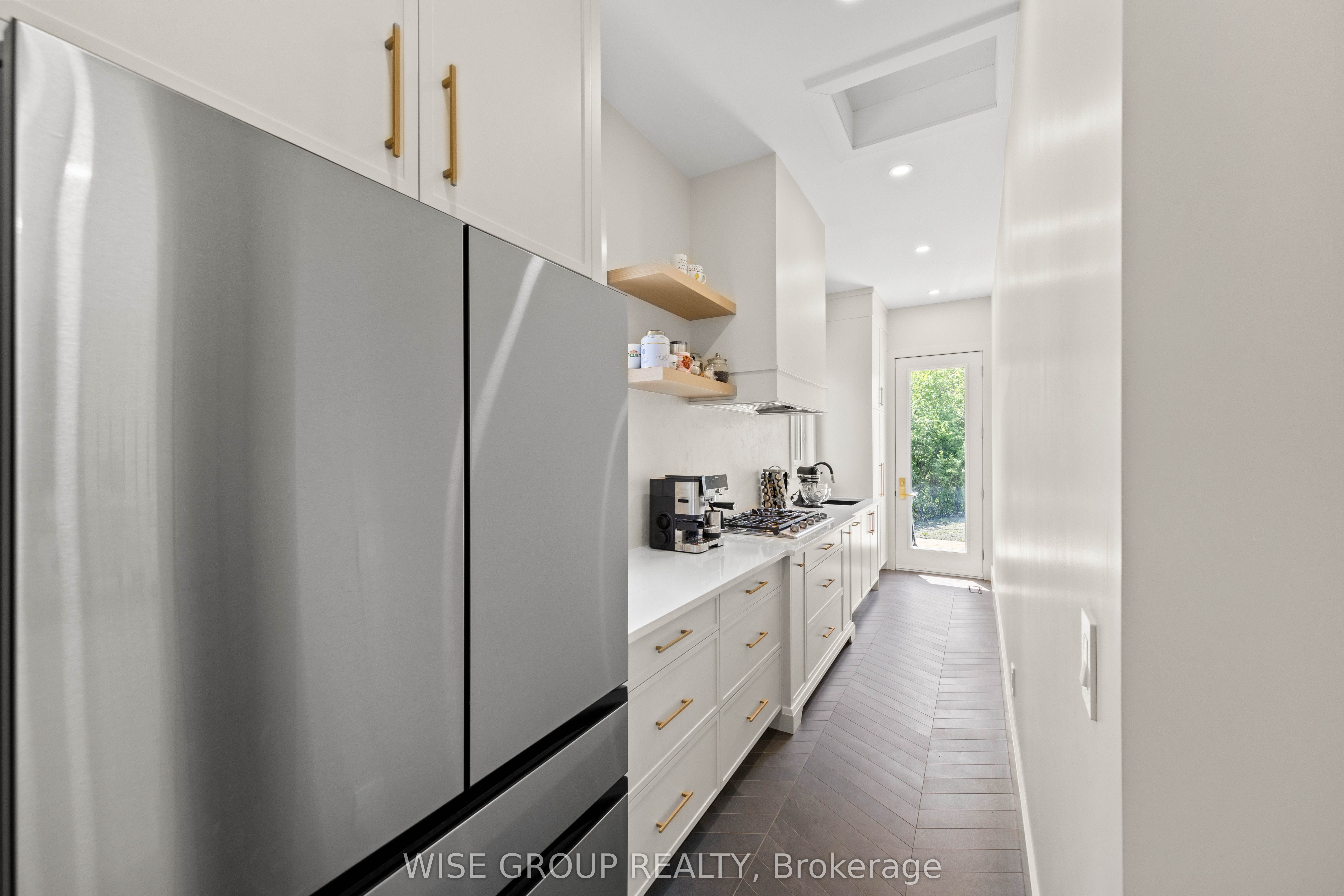 5203 2nd Line Property Photo 13
