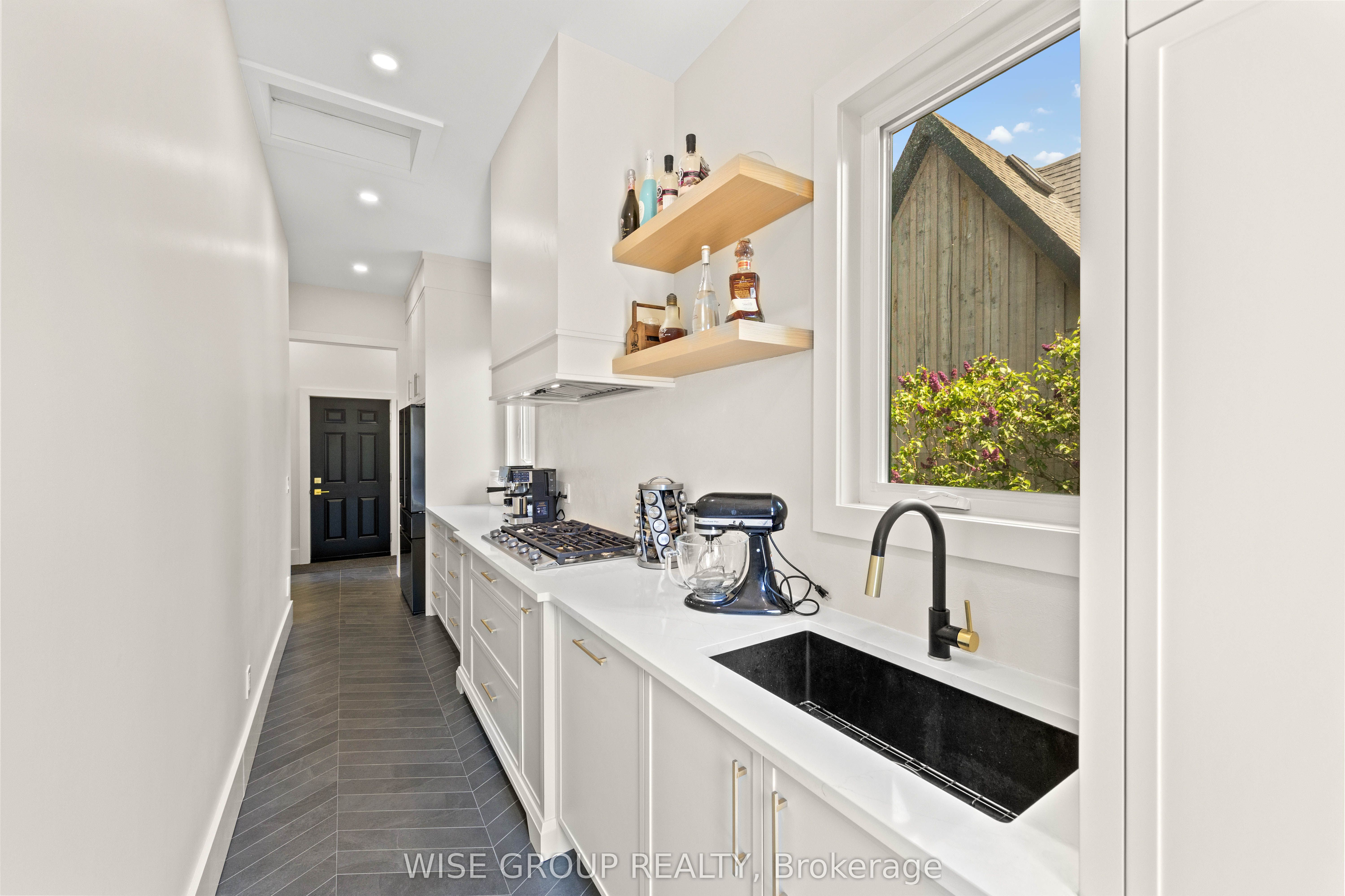 5203 2nd Line Property Photo 15