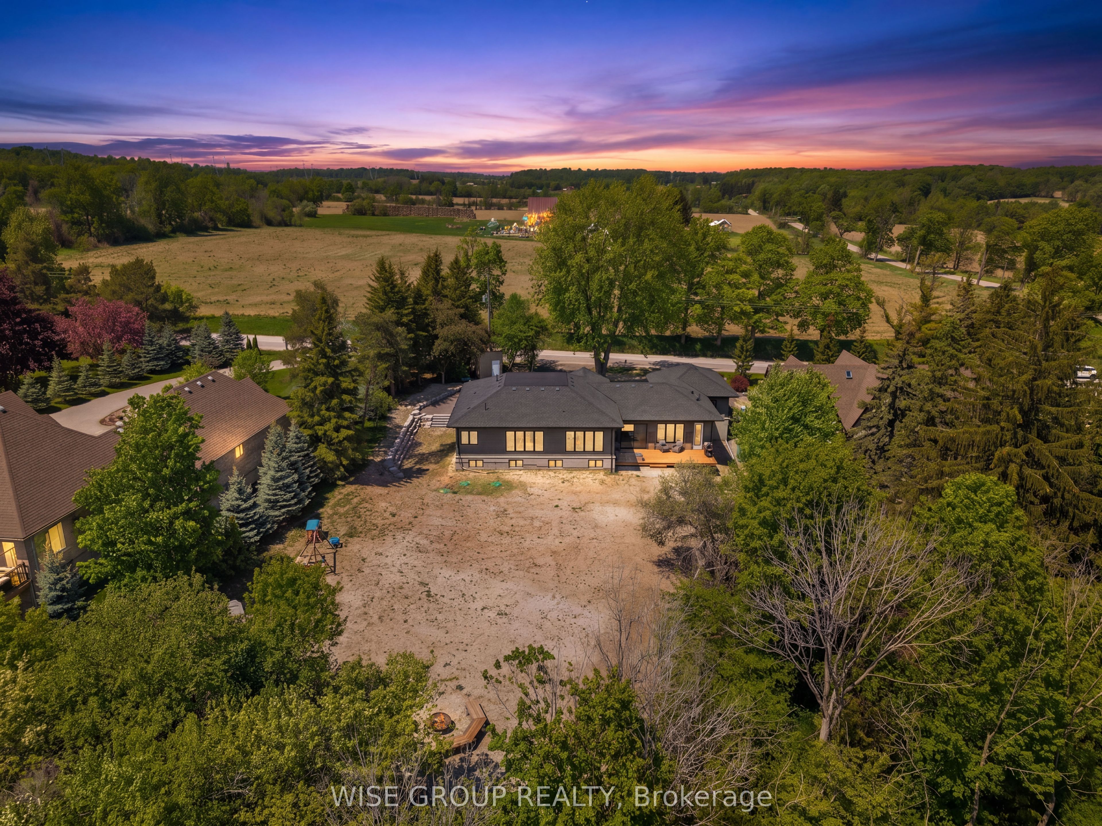 5203 2nd Line Property Photo 43