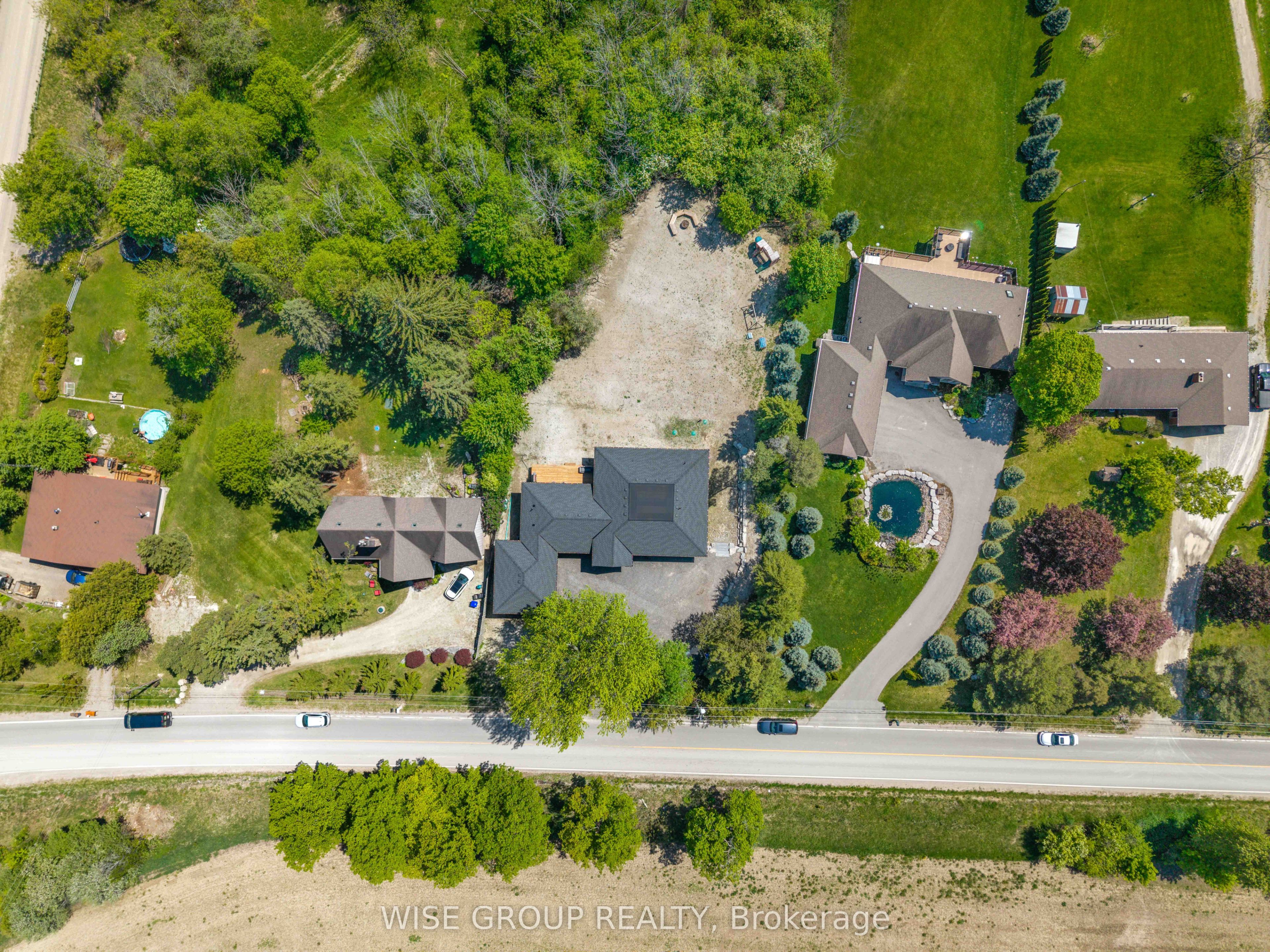 5203 2nd Line Property Photo 44