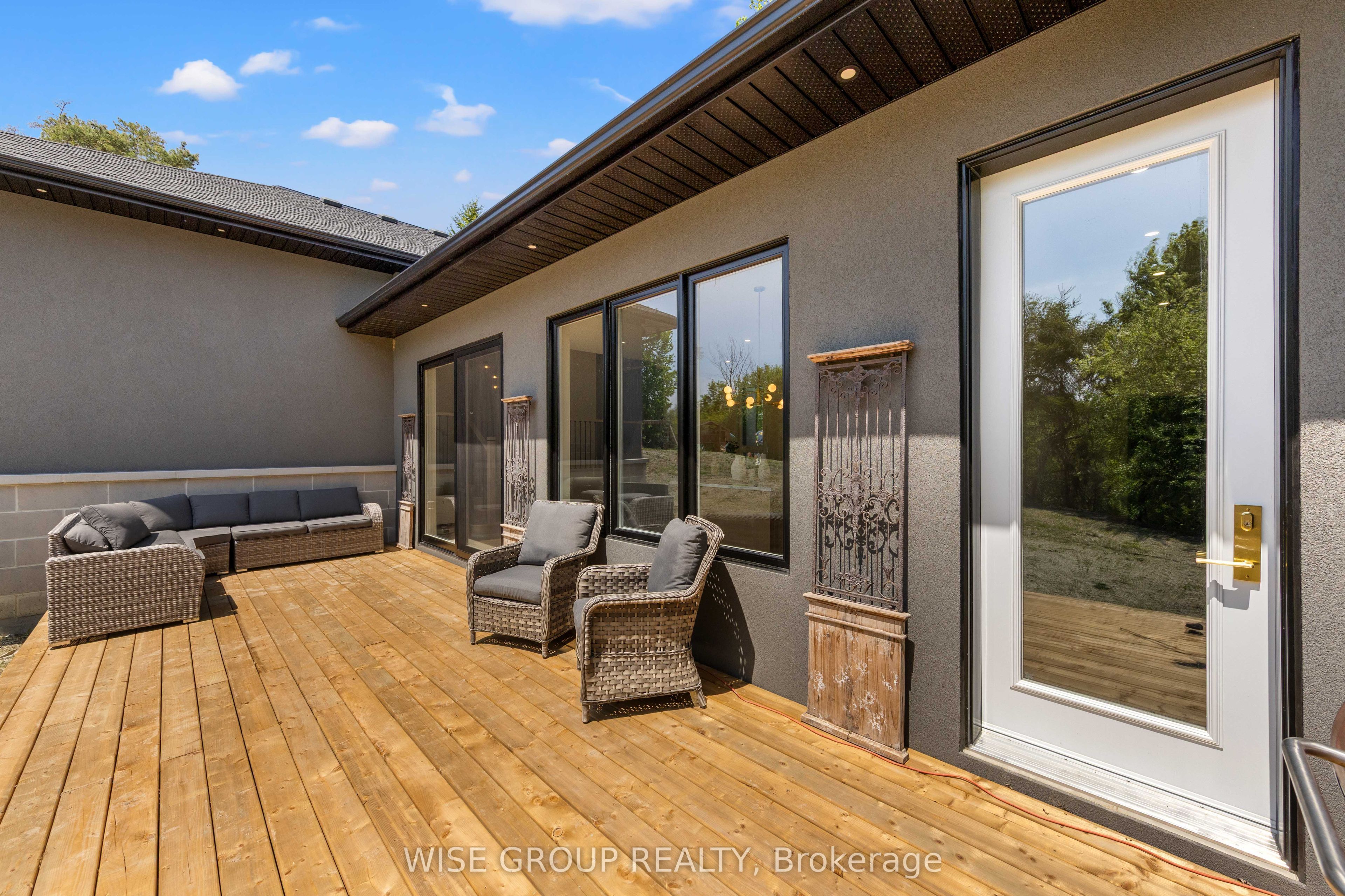 5203 2nd Line Property Photo 45