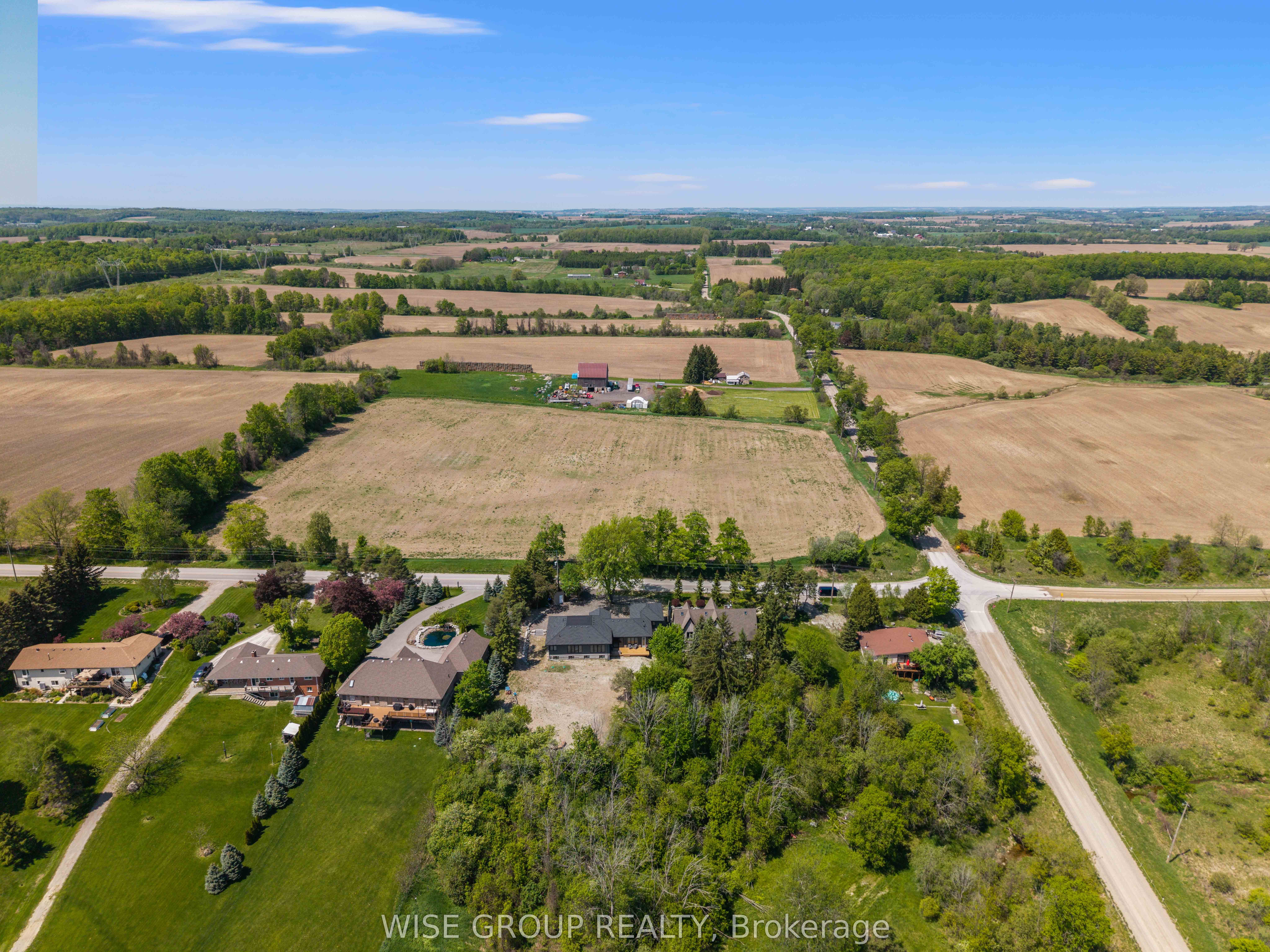 5203 2nd Line Property Photo 47