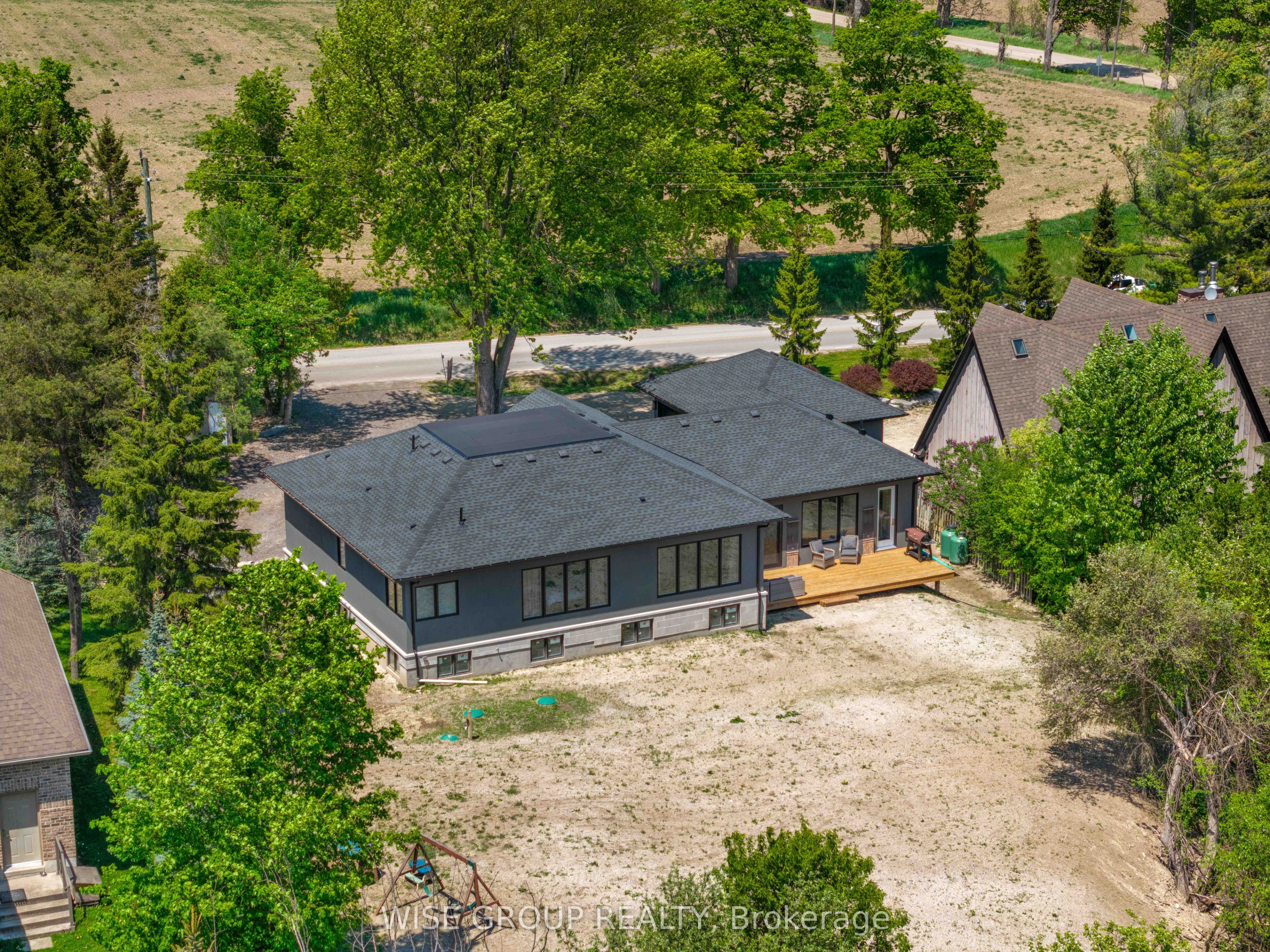 5203 2nd Line Property Photo 48