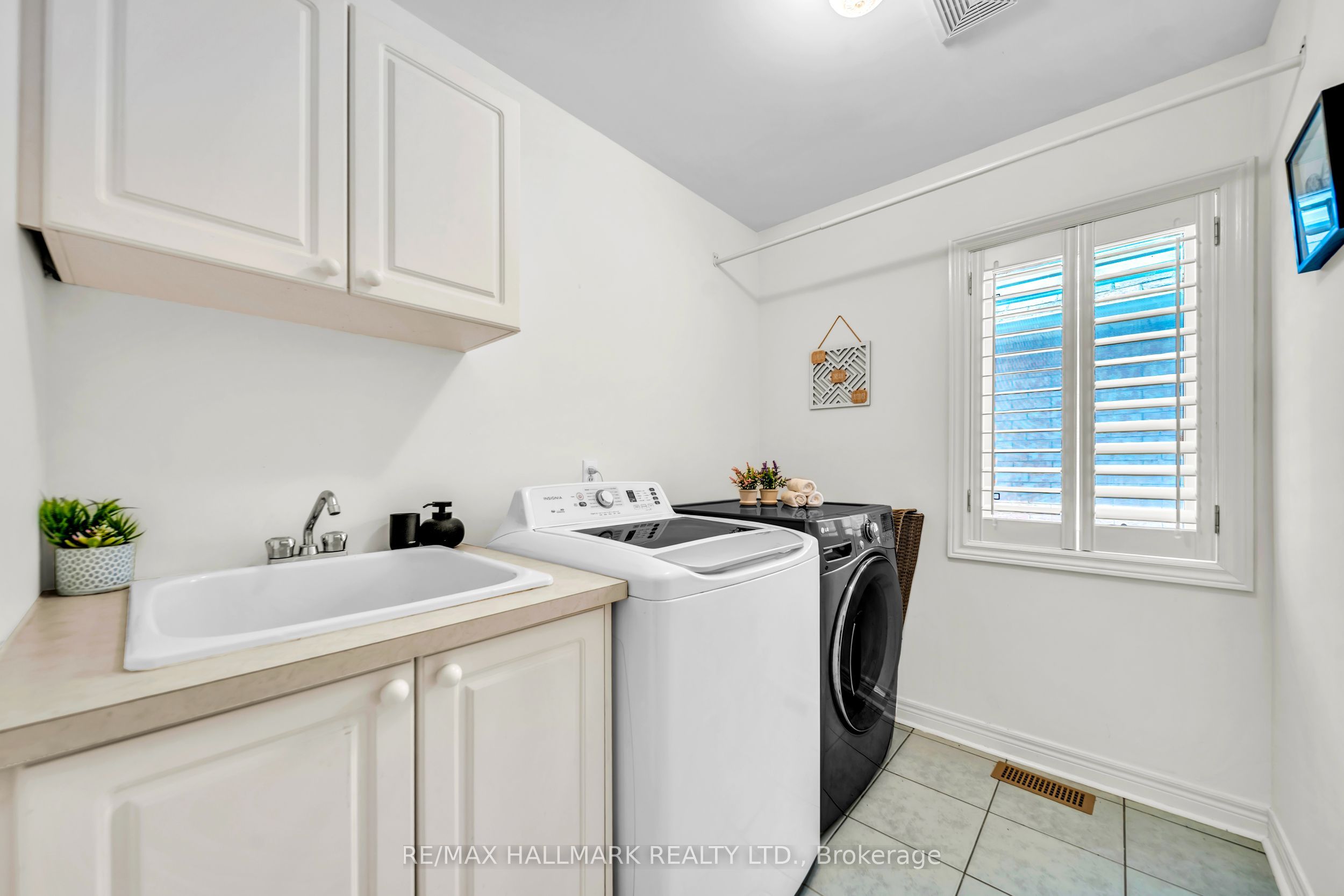 614 Society Crescent Property Photo 20