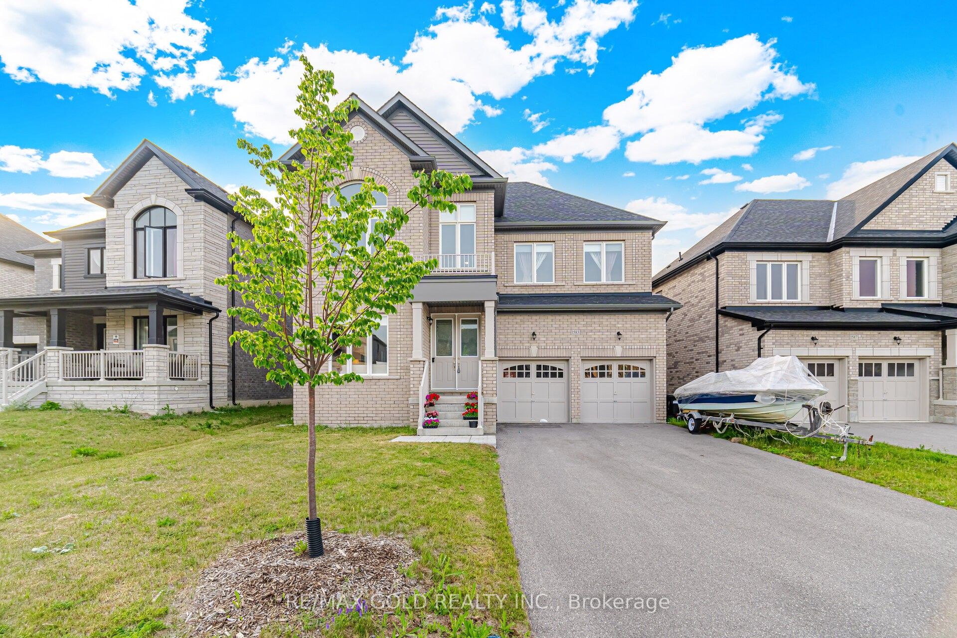 1583 Stovell Crescent Property Photo 2