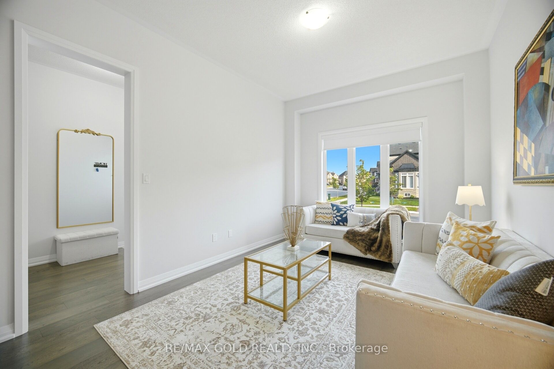 1583 Stovell Crescent Property Photo 4
