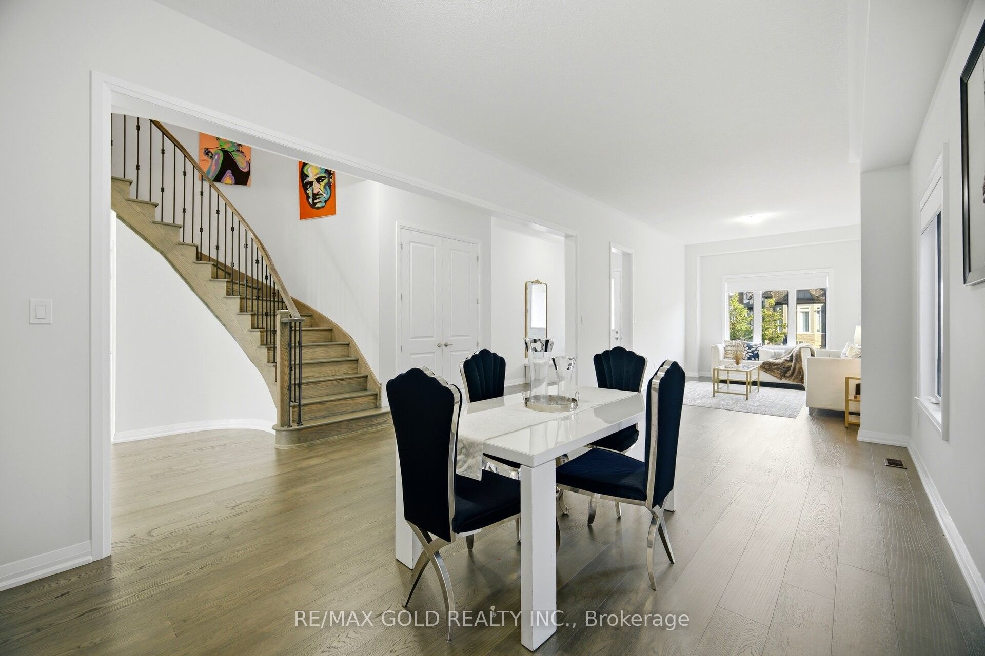 1583 Stovell Crescent Property Photo 7