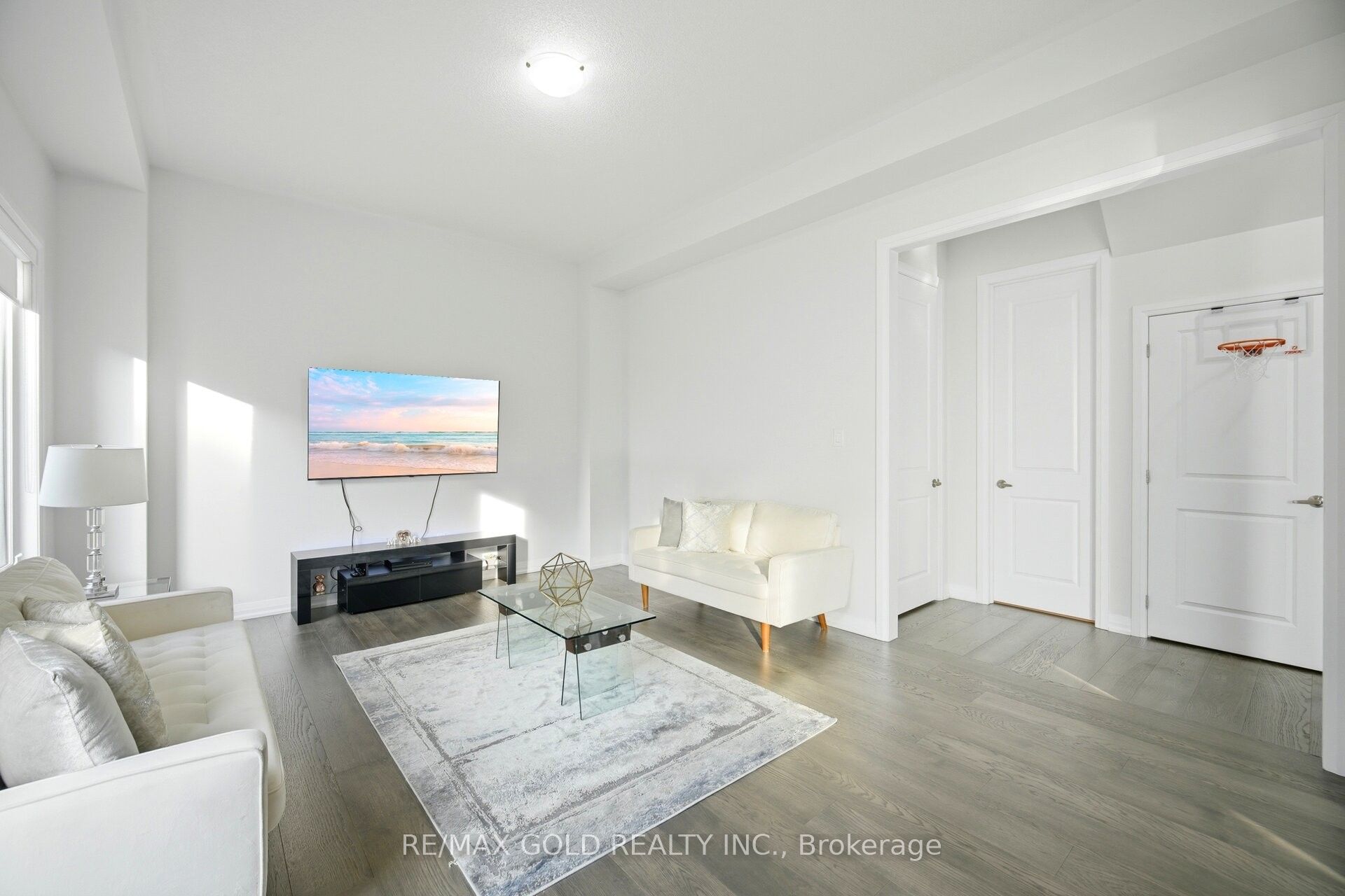 1583 Stovell Crescent Property Photo 14
