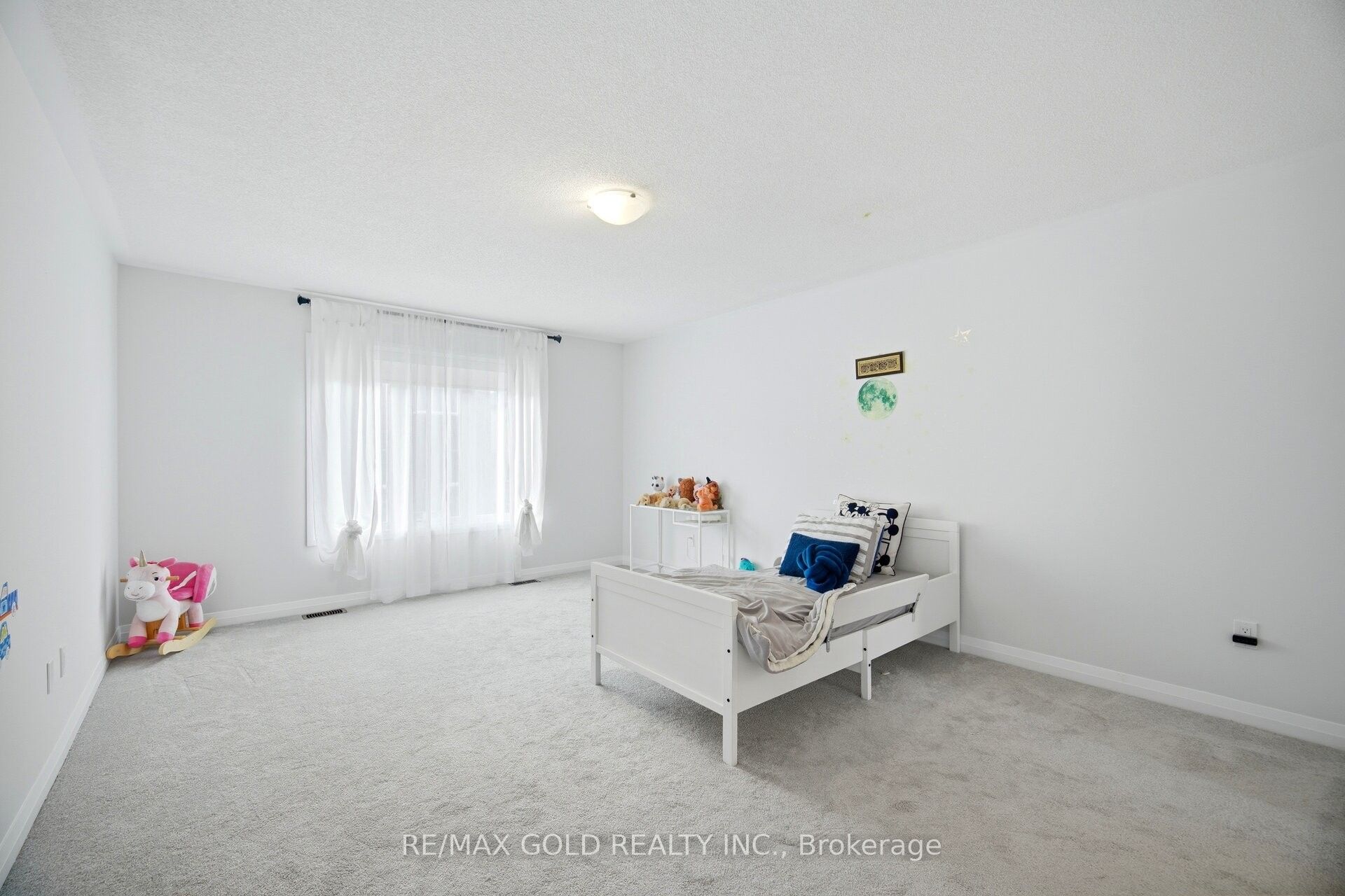1583 Stovell Crescent Property Photo 24