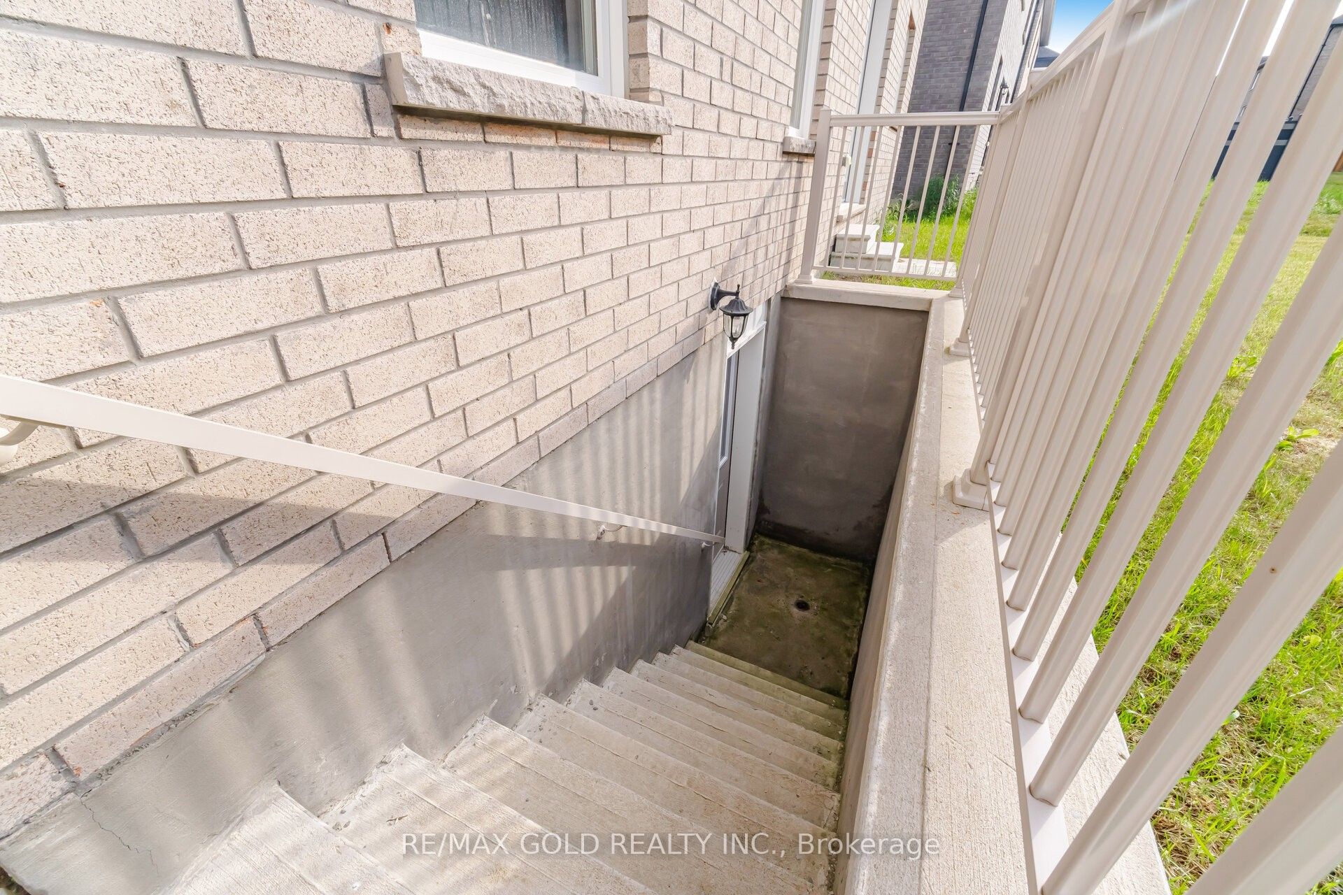 1583 Stovell Crescent Property Photo 26