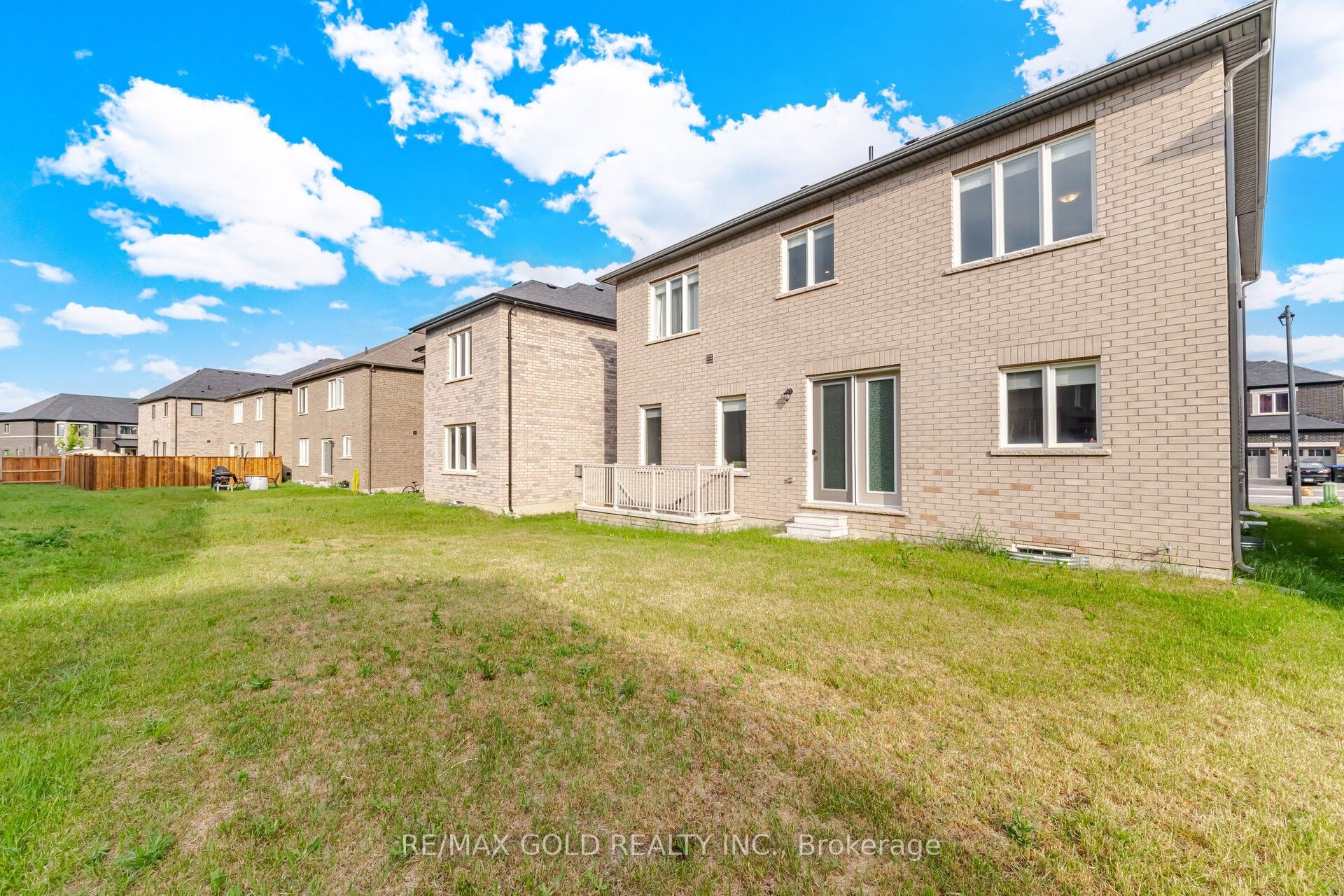 1583 Stovell Crescent Property Photo 27
