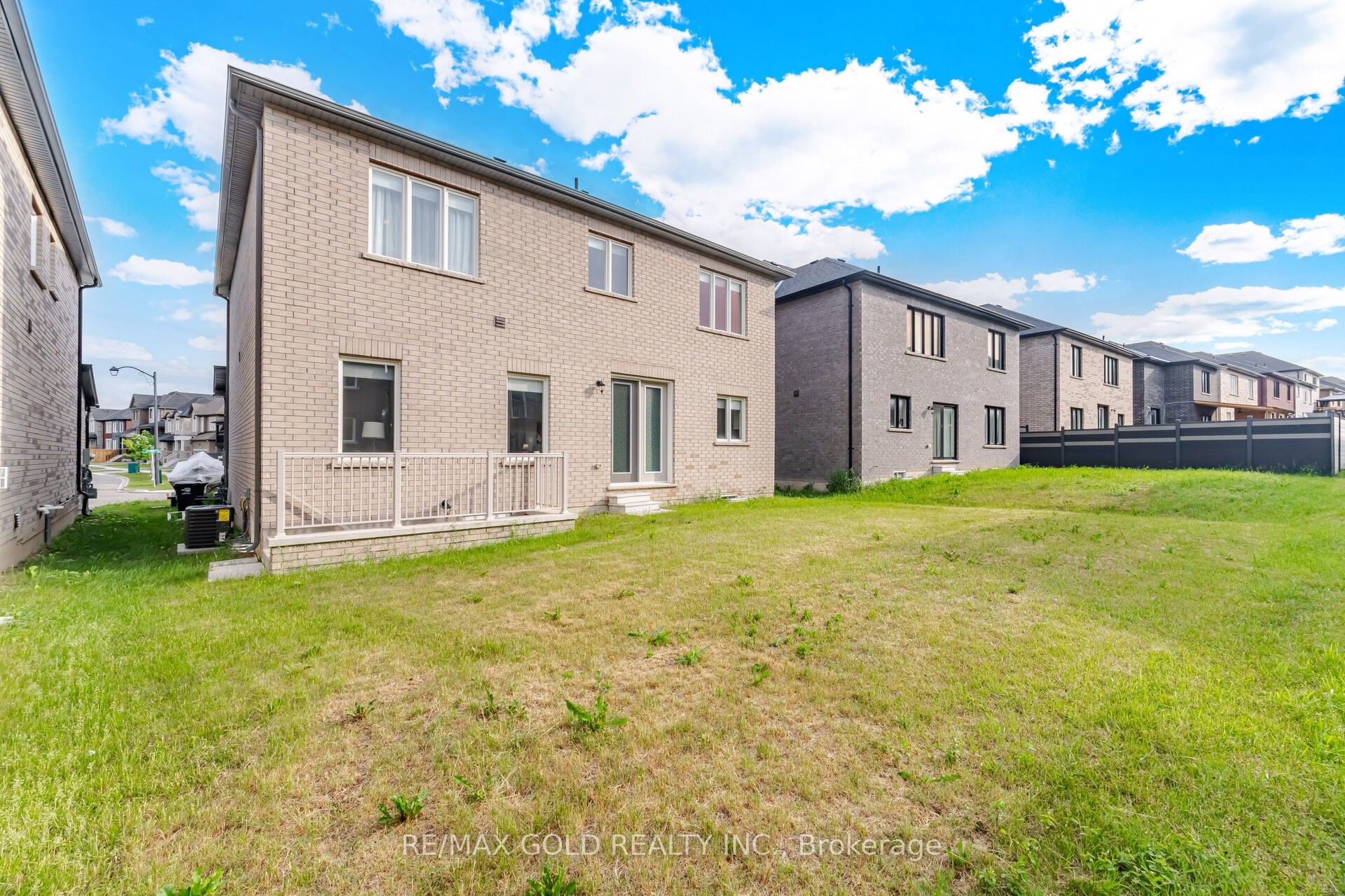 1583 Stovell Crescent Property Photo 28