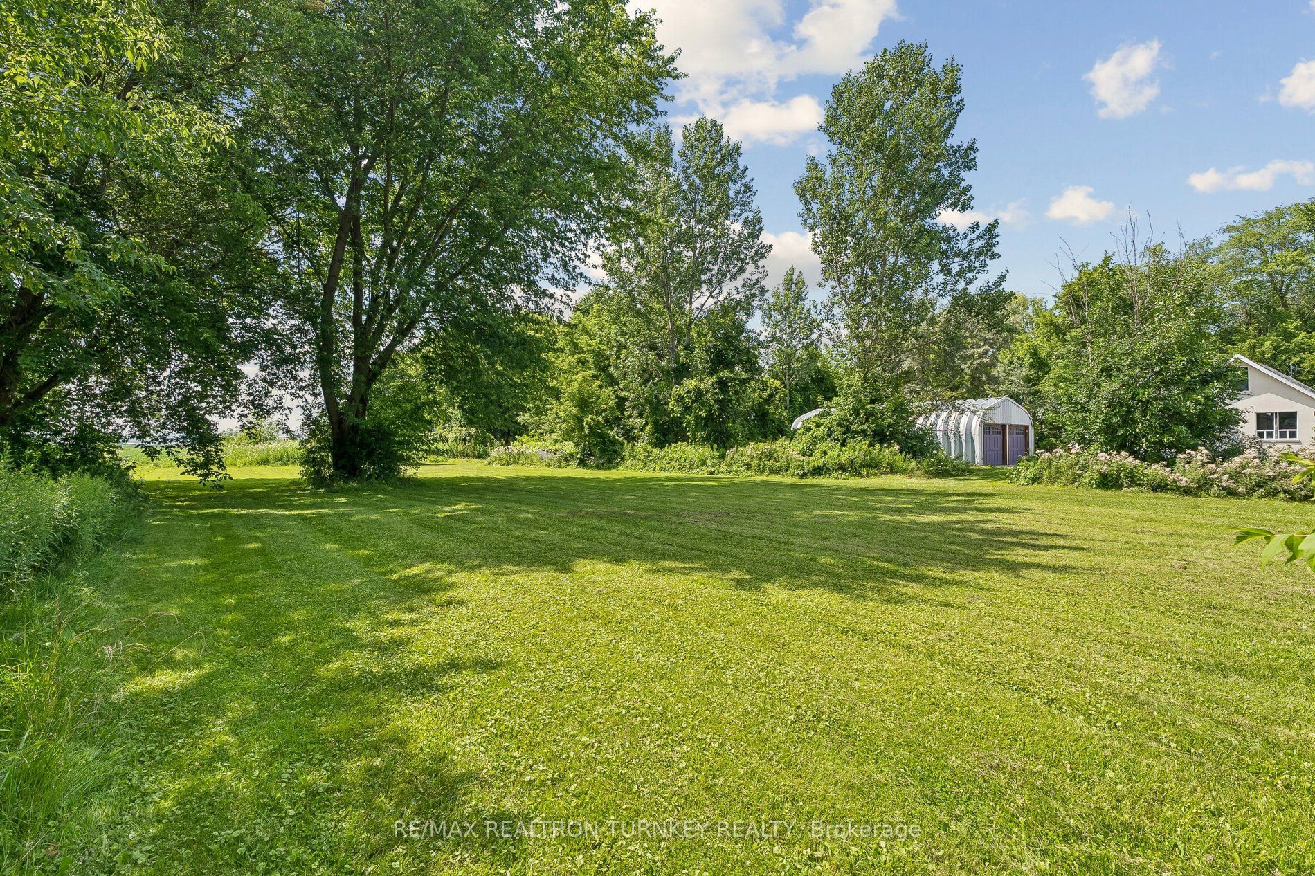 18930 Dufferin Street Property Photo 6