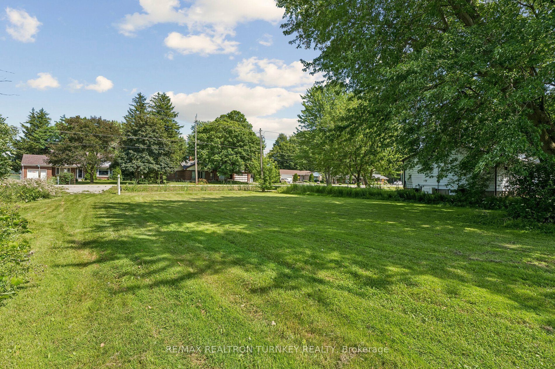 18930 Dufferin Street Property Photo 19