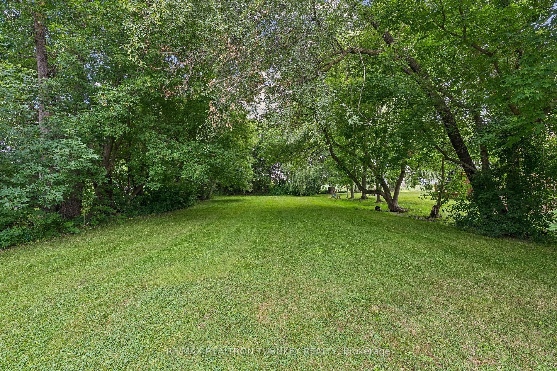 18930 Dufferin Street Property Photo 29
