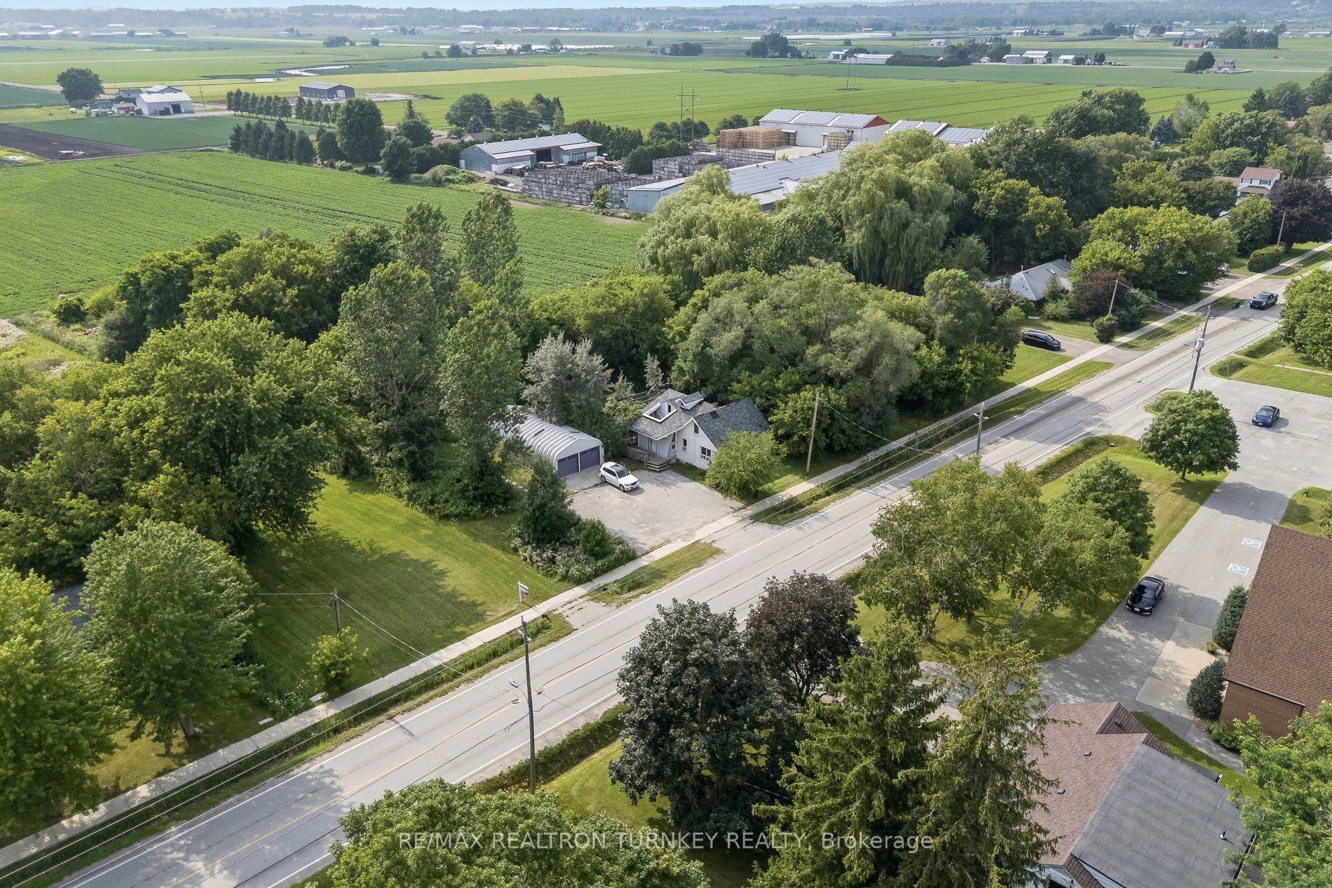 18930 Dufferin Street Property Photo 33
