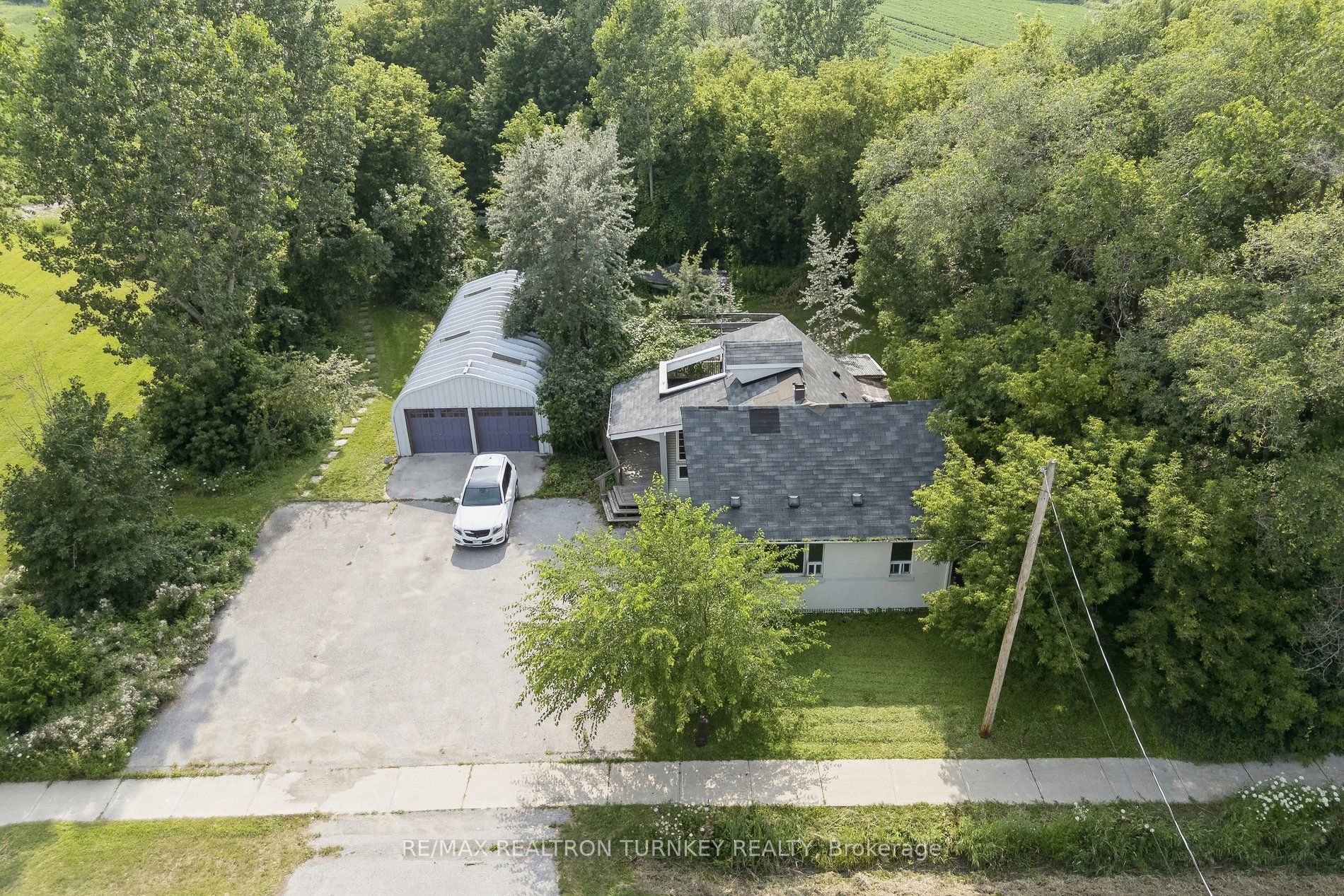 18930 Dufferin Street Property Photo 37
