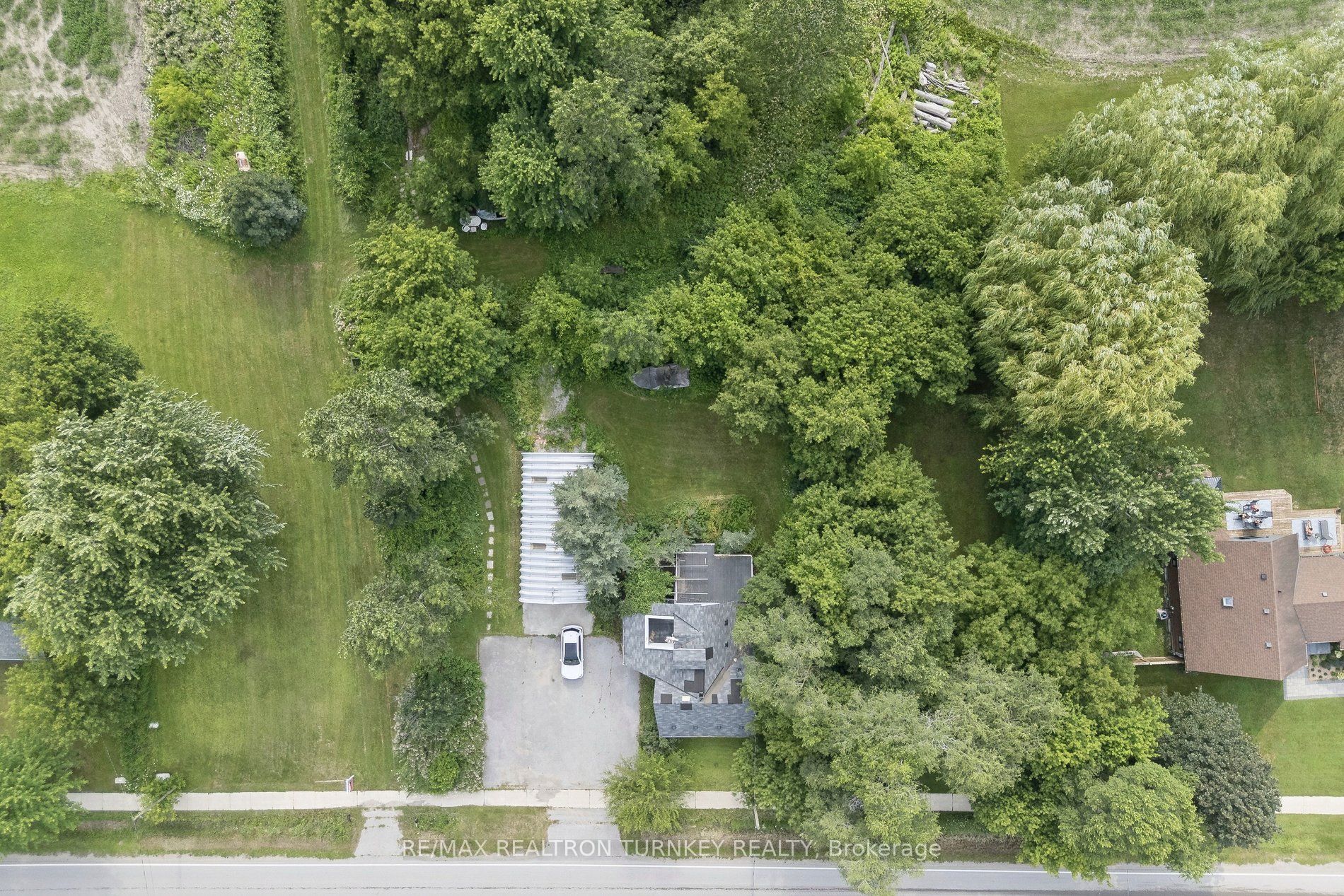 18930 Dufferin Street Property Photo 44
