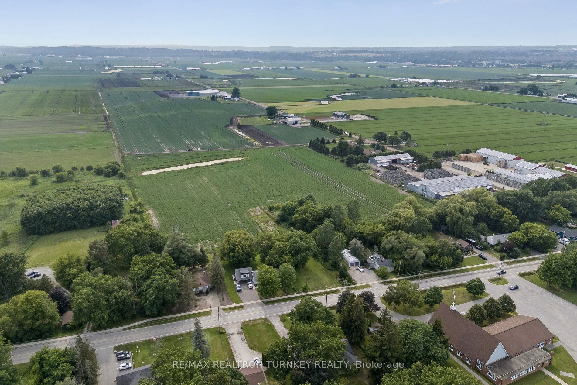 18930 Dufferin Street Property Photo 45