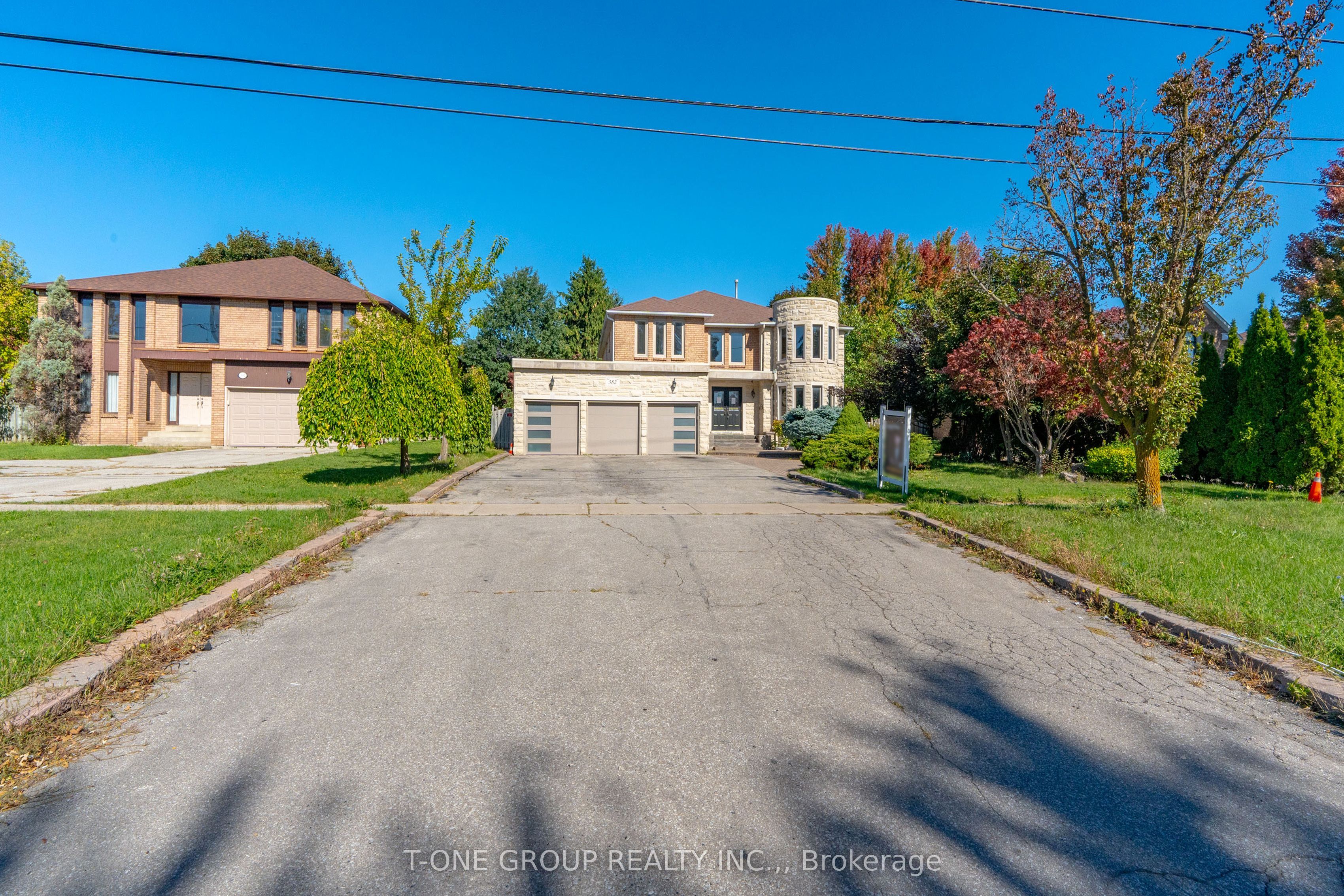 382 Elgin Mills Road W Property Photo 2