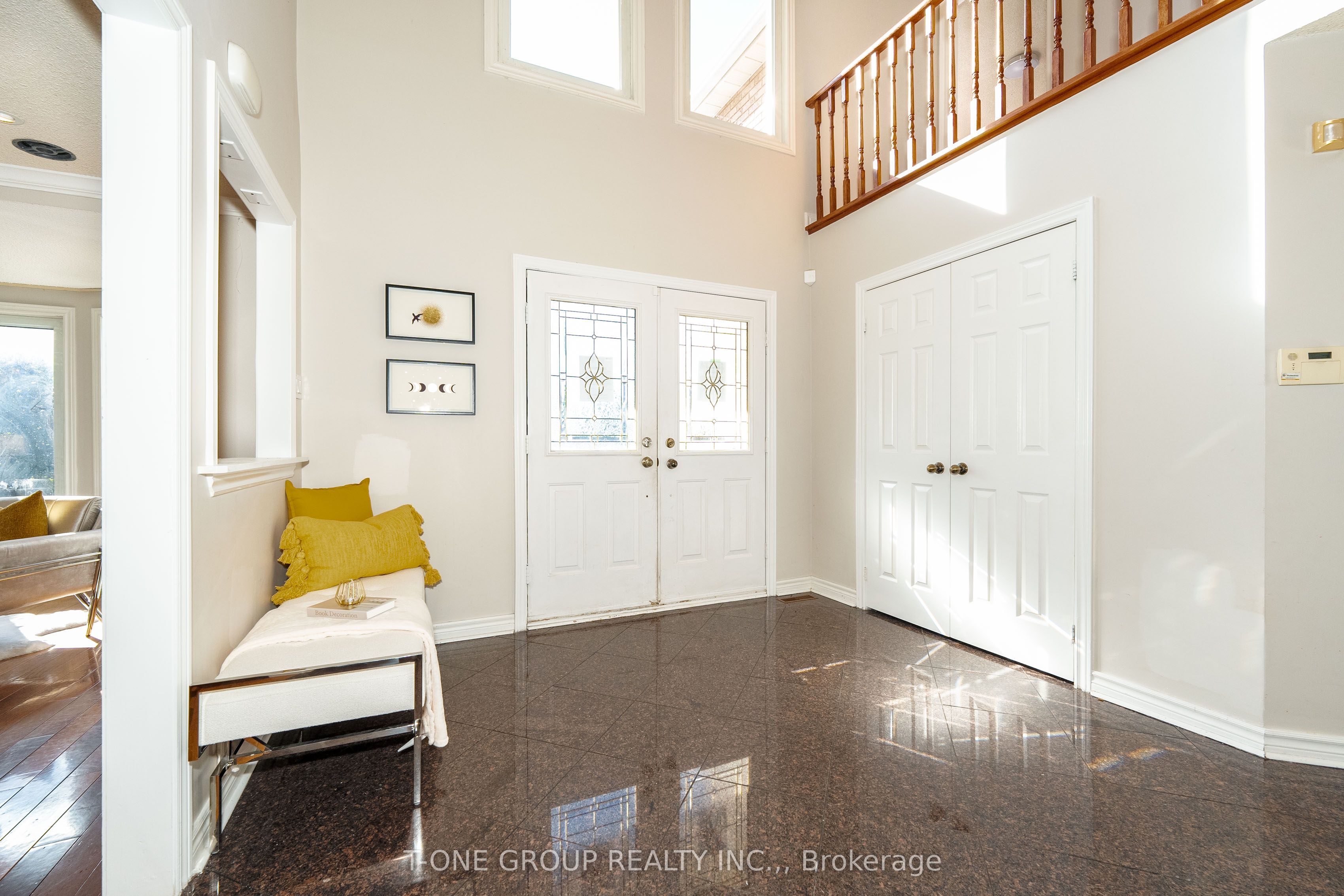 382 Elgin Mills Road W Property Photo 3