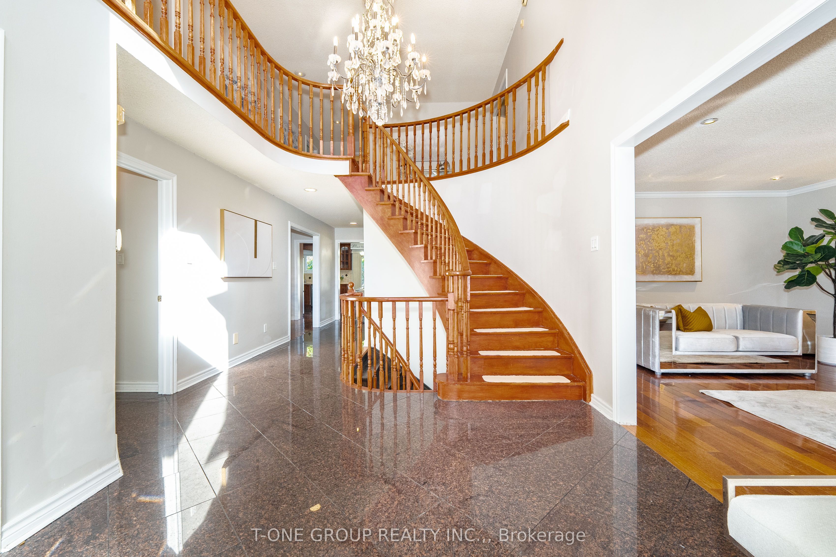 382 Elgin Mills Road W Property Photo 4