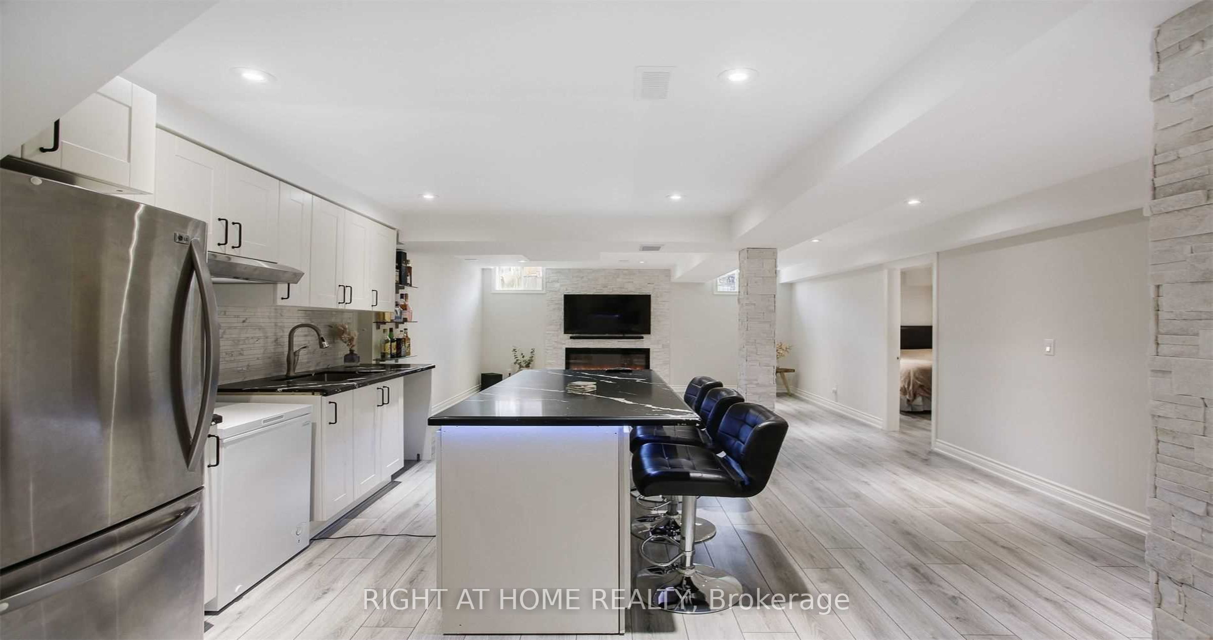 110 Thatcher Crescent #basement Property Photo 4