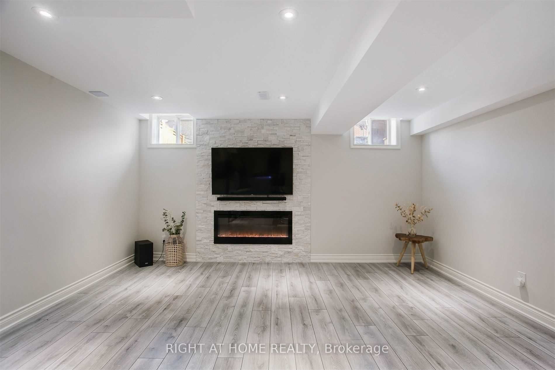 110 Thatcher Crescent #basement Property Photo 5